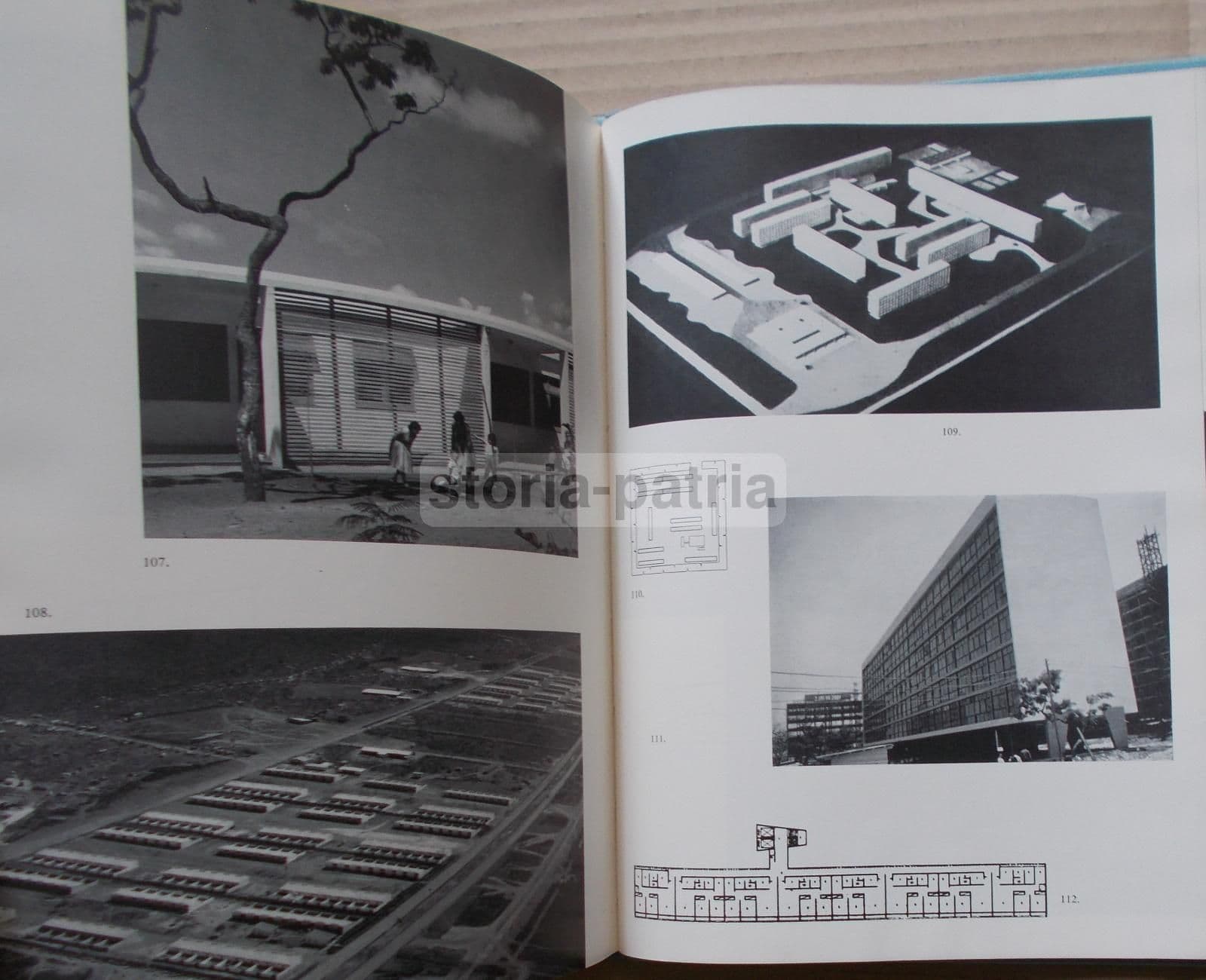 Oscar Niemeyer: Monografia Di Stamo Papadaki, 1961. Edizione Il Saggiatore Con Sovraccoperta Di Anita Klinz