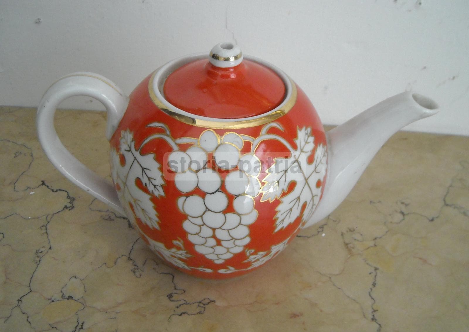 Teiera In Porcellana Decorata Con Grappoli d'Uva E Motivi Della Vendemmia