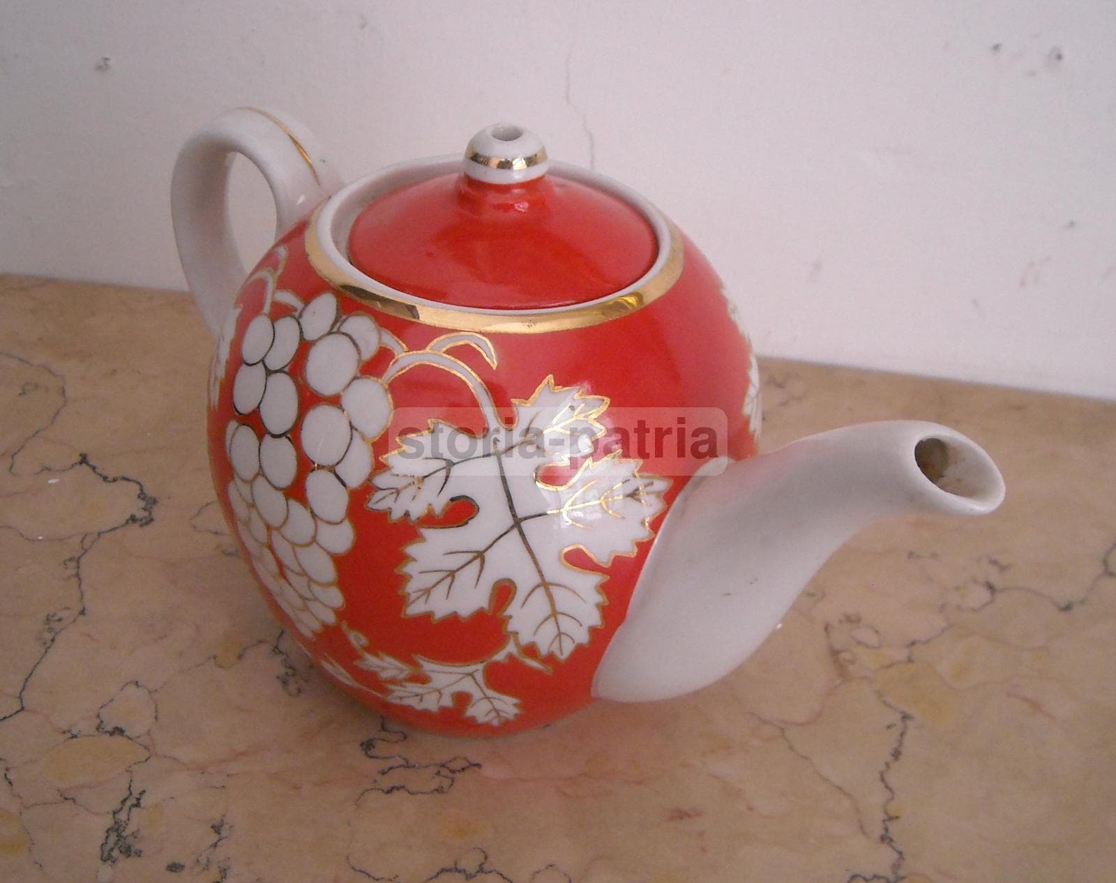 Teiera In Porcellana Decorata Con Grappoli d'Uva E Motivi Della Vendemmia