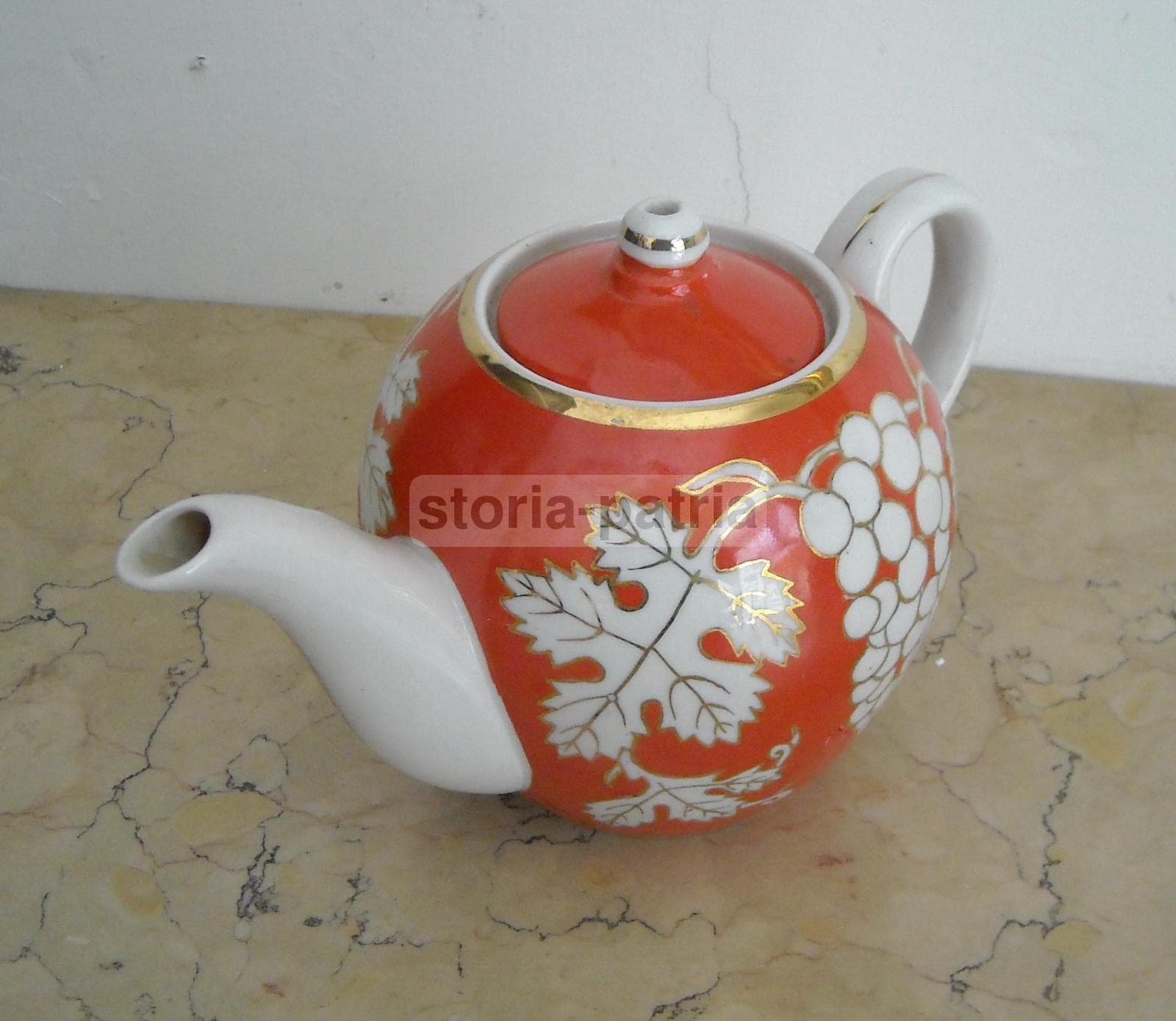 Teiera In Porcellana Decorata Con Grappoli d'Uva E Motivi Della Vendemmia