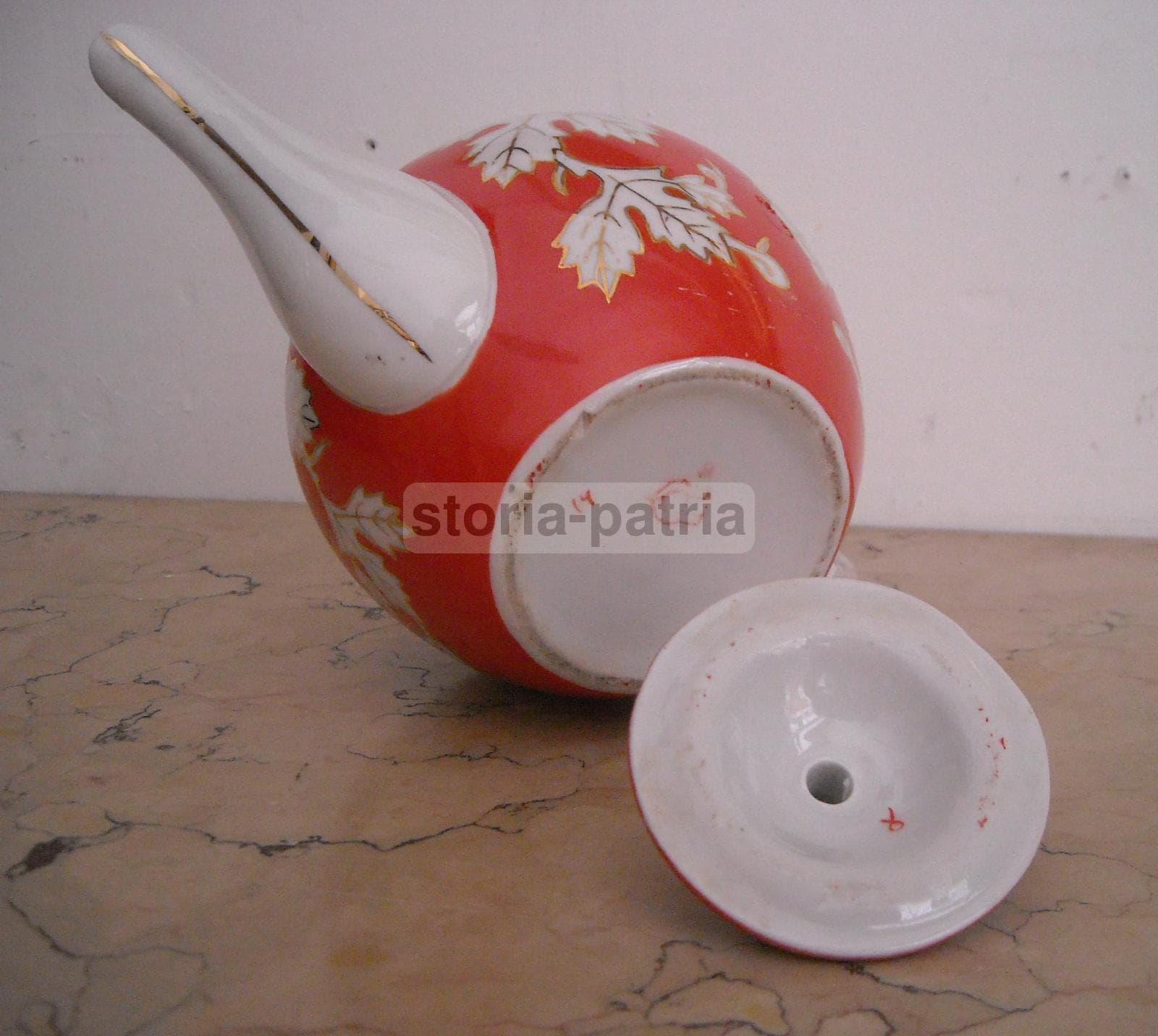 Teiera In Porcellana Decorata Con Grappoli d'Uva E Motivi Della Vendemmia