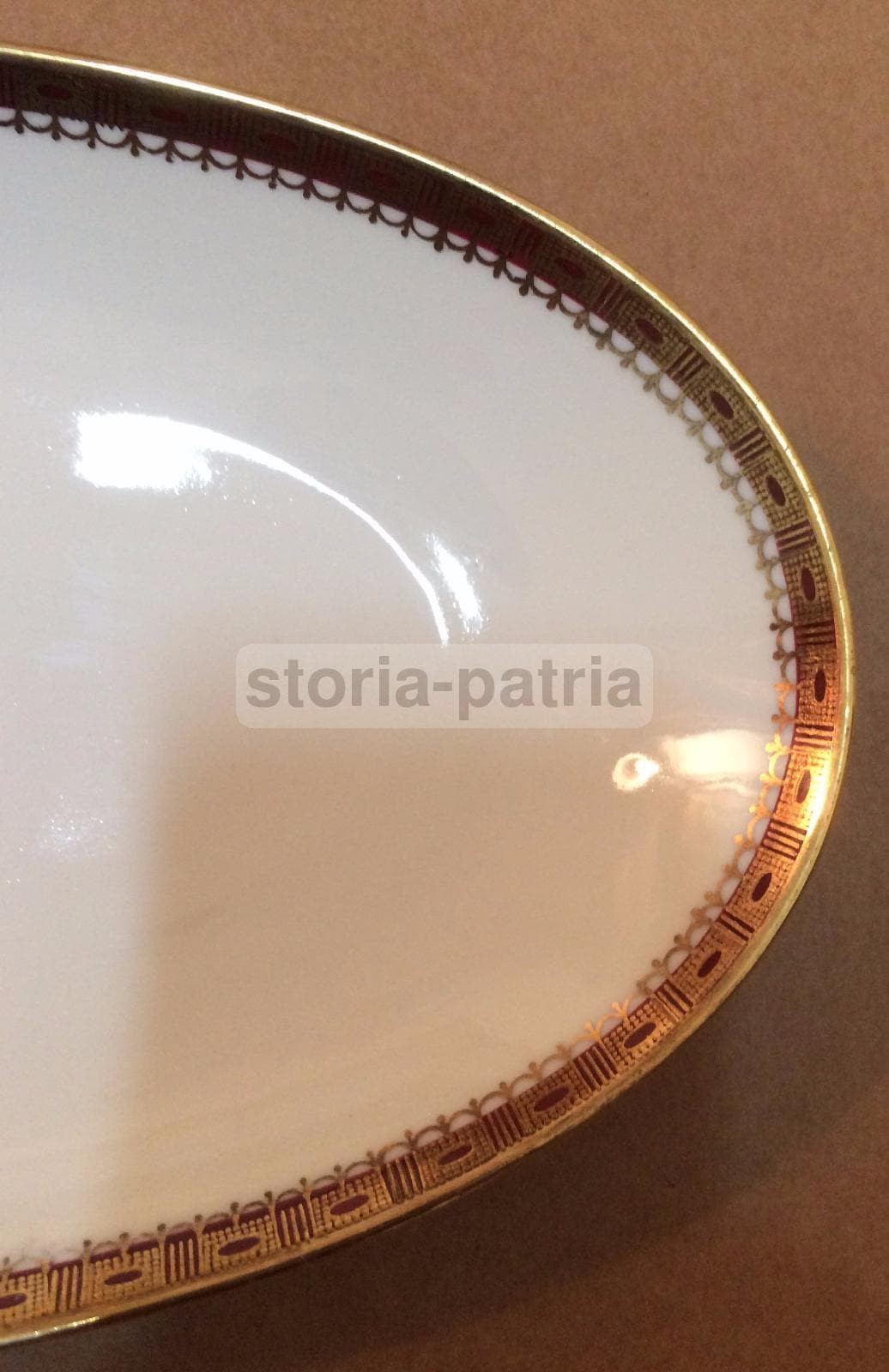 Piatto In Porcellana Seltmann Weiden Bavaria Con Decori In Oro, Anni '50