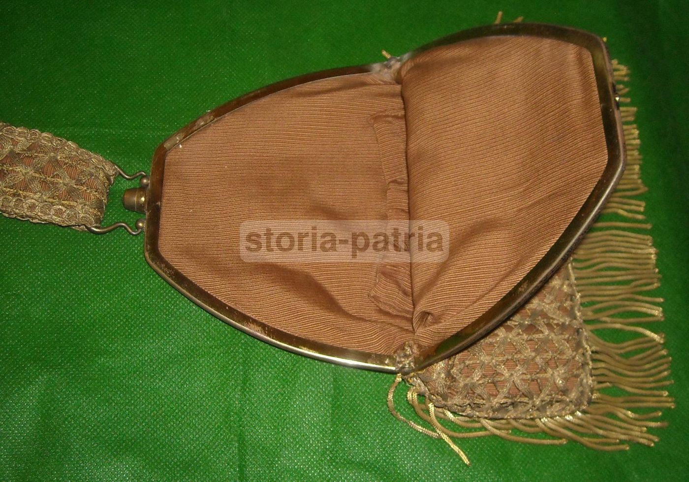 Borsetta Vintage Con Lavorazione Artistica Dorata (Anni '900)