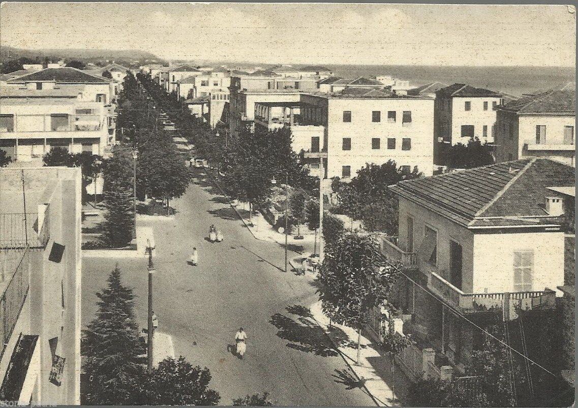 Cartolina Francavilla Al Mare Viale Nettuno Con Vespe Anni '50