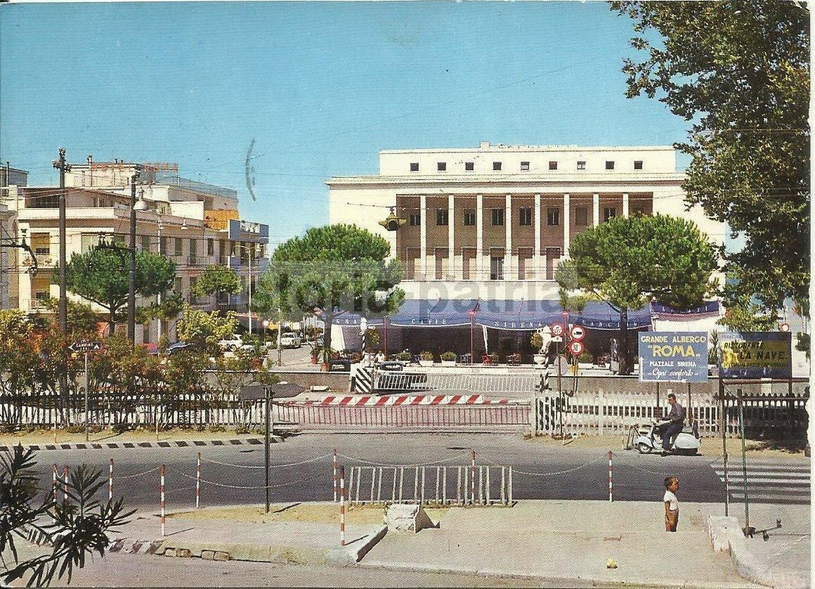 Cartolina Francavilla A Mare, Piazzale Sirena, Bar E Hotel Roma, 1982