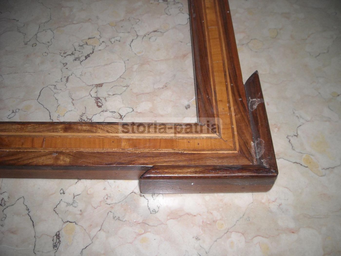 Cornice Antica In Legno Noce Con Intarsio Prima Metà 900
