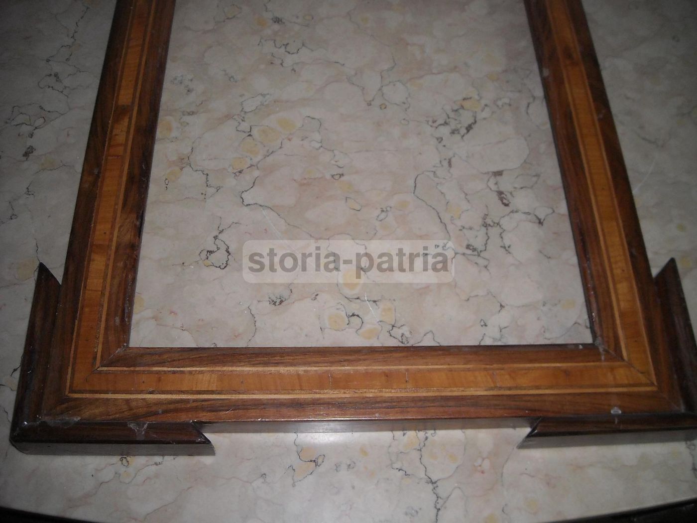 Cornice Antica In Legno Noce Con Intarsio Prima Metà 900