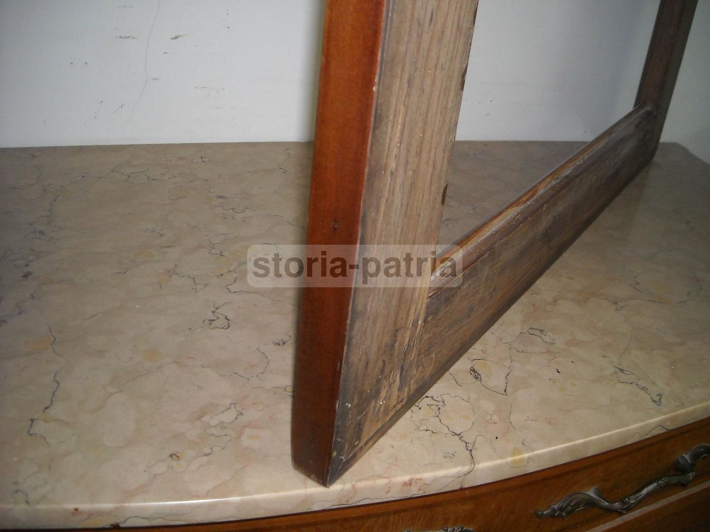 Antica Cornice In Legno Di Noce, 109x84 Cm, XIX Secolo