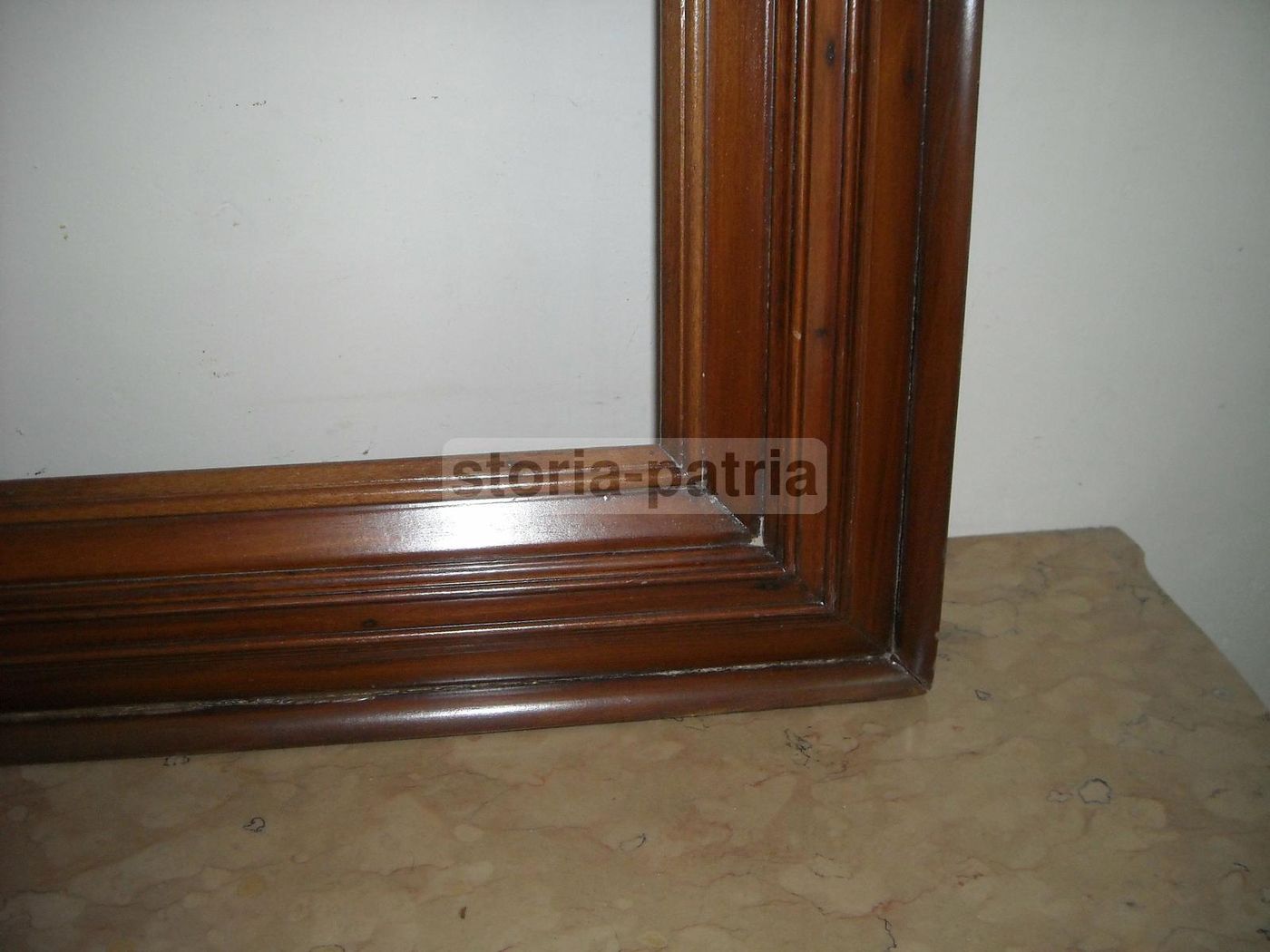 Antica Cornice In Legno Di Noce, 109x84 Cm, XIX Secolo