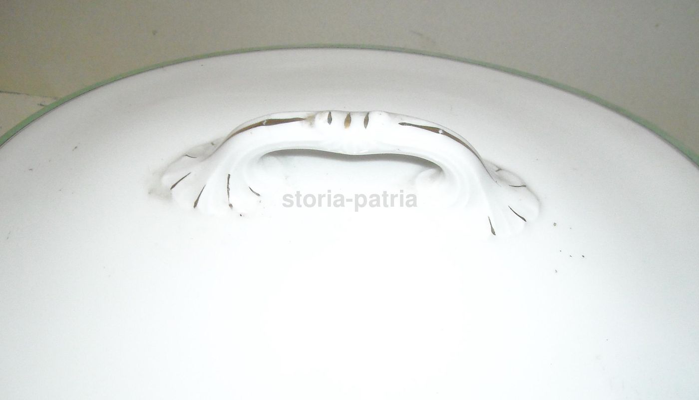 Zuppiera Antica In Porcellana Bianca Con Decori Verdi E Dorature