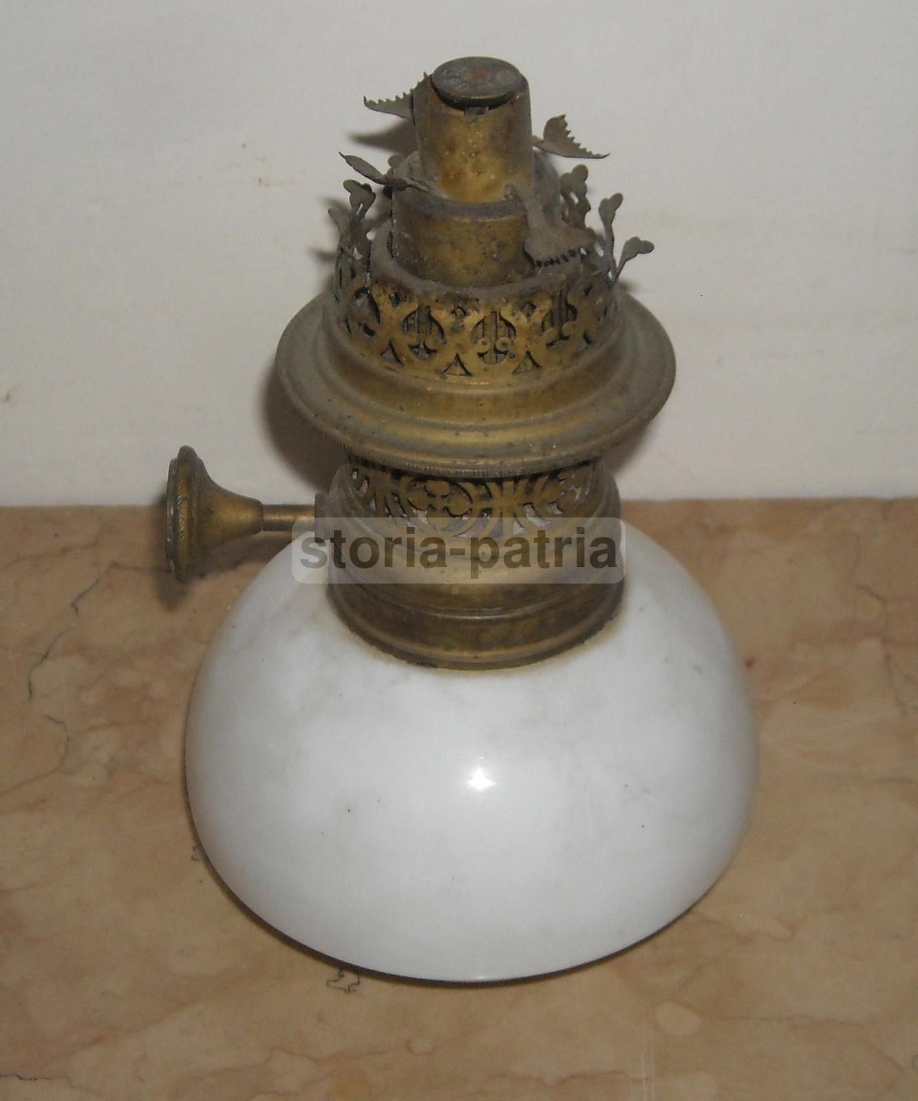 Antica Lampada A Petrolio In Vetro Opaline, R. Ditmar Vienna, Epoca Liberty