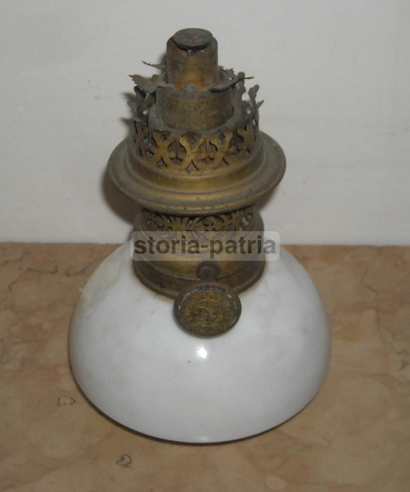 Antica Lampada A Petrolio In Vetro Opaline, R. Ditmar Vienna, Epoca Liberty