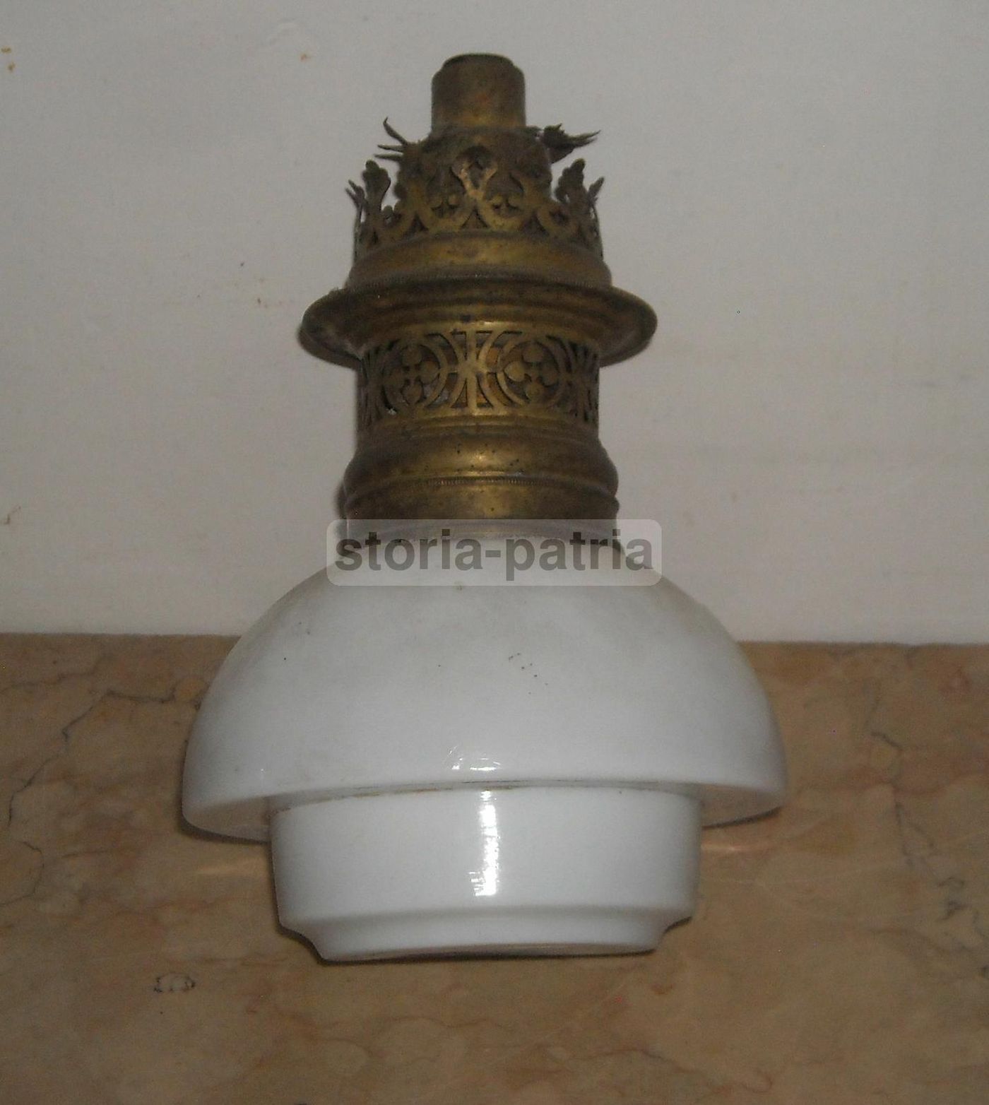 Antica Lampada A Petrolio In Vetro Opaline, R. Ditmar Vienna, Epoca Liberty