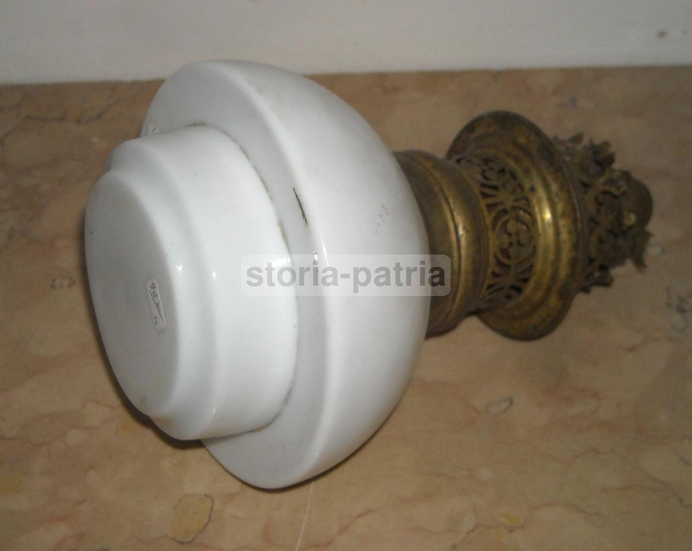 Antica Lampada A Petrolio In Vetro Opaline, R. Ditmar Vienna, Epoca Liberty