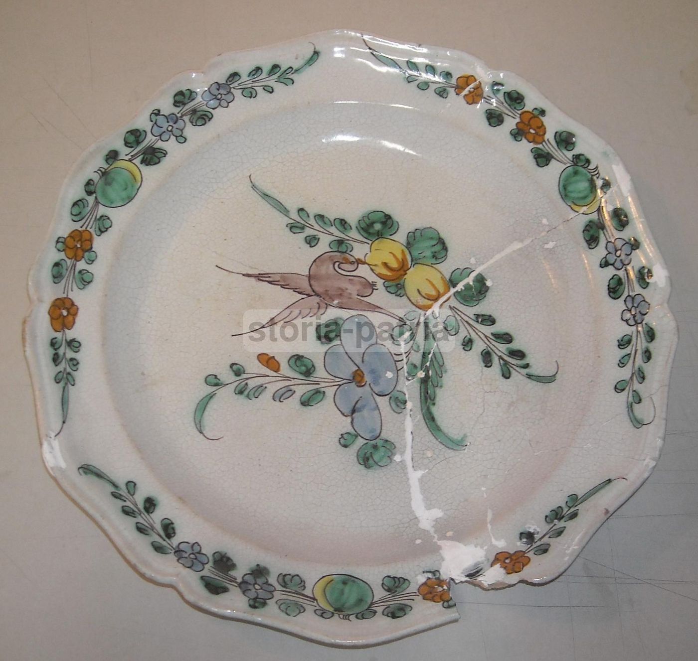 Piatto In Maiolica Napoletana Del Settecento, Cerreto, Decoro Floreale