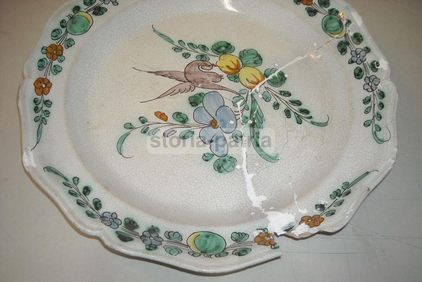 Piatto In Maiolica Napoletana Del Settecento, Cerreto, Decoro Floreale