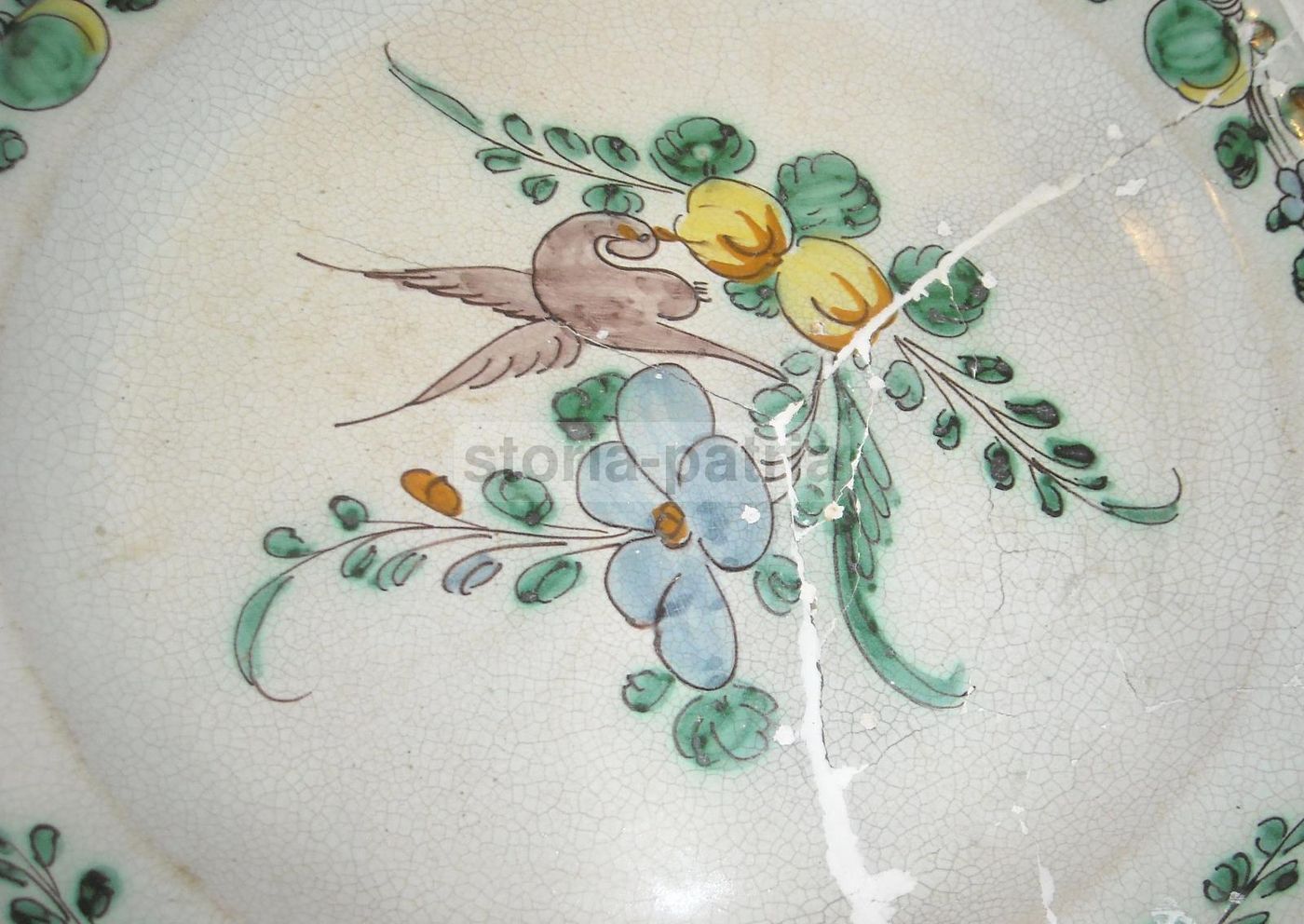 Piatto In Maiolica Napoletana Del Settecento, Cerreto, Decoro Floreale