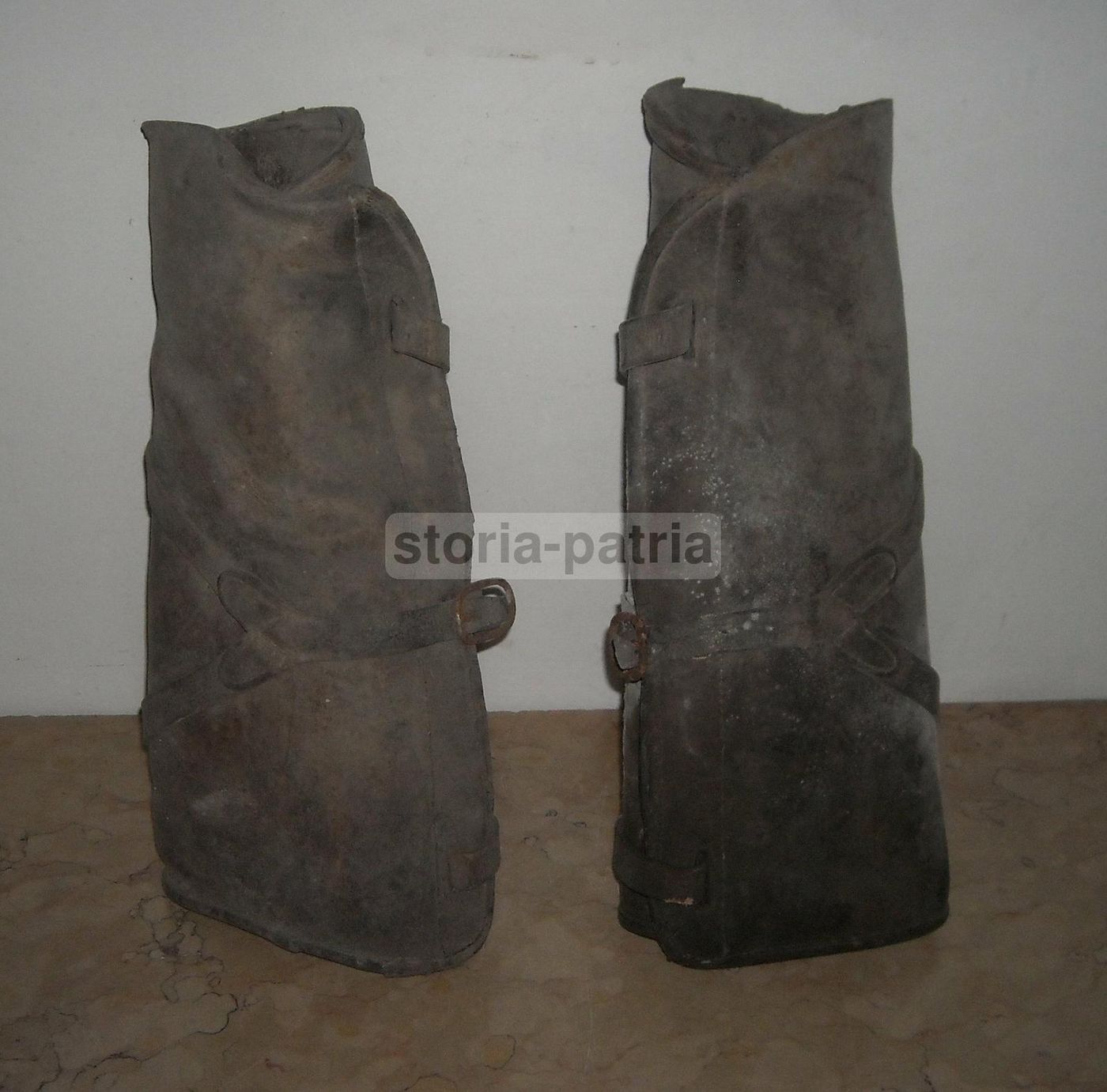 Antichi Gambali Militari In Cuoio, Fine XIX   Inizio XX Secolo