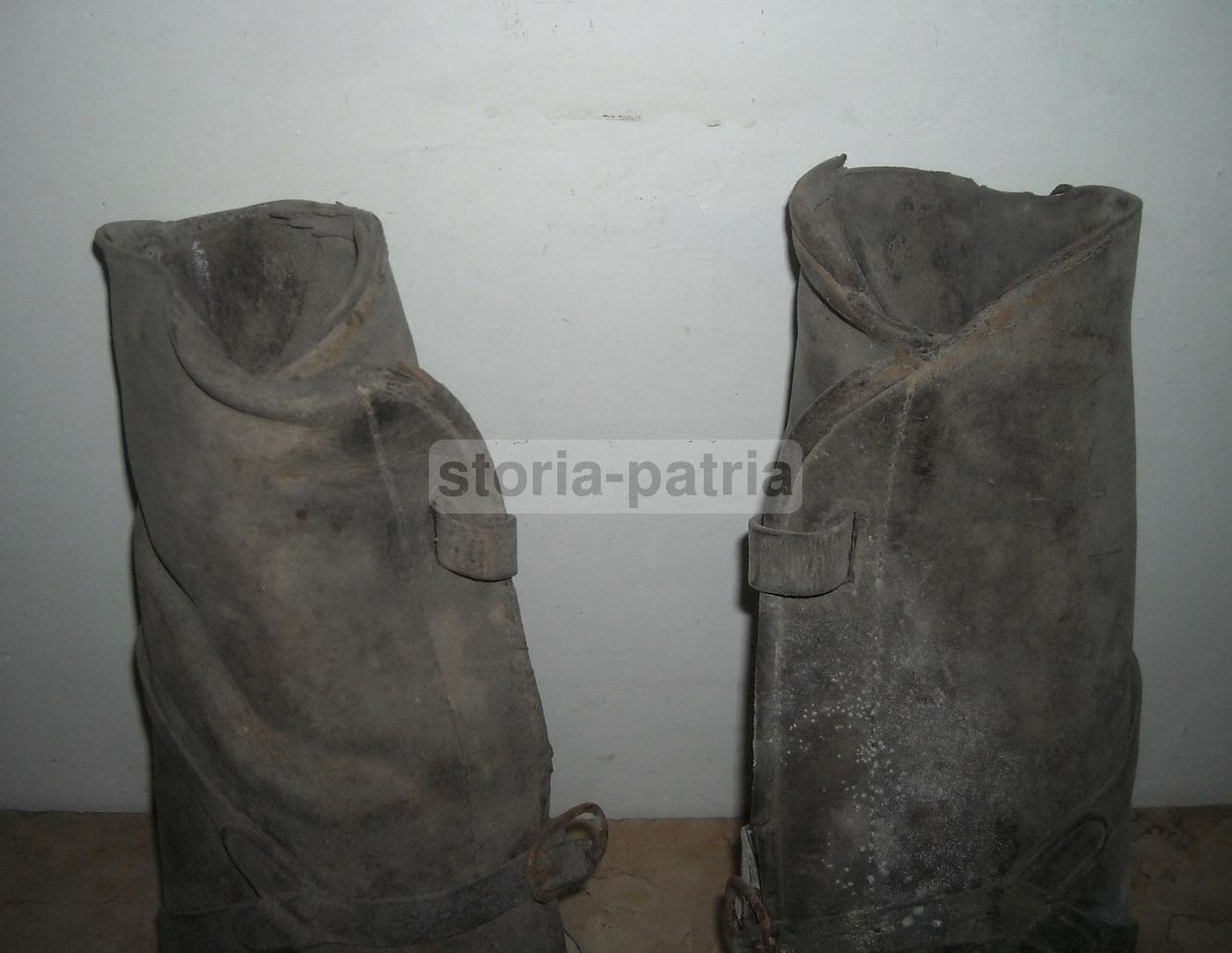 Antichi Gambali Militari In Cuoio, Fine XIX   Inizio XX Secolo