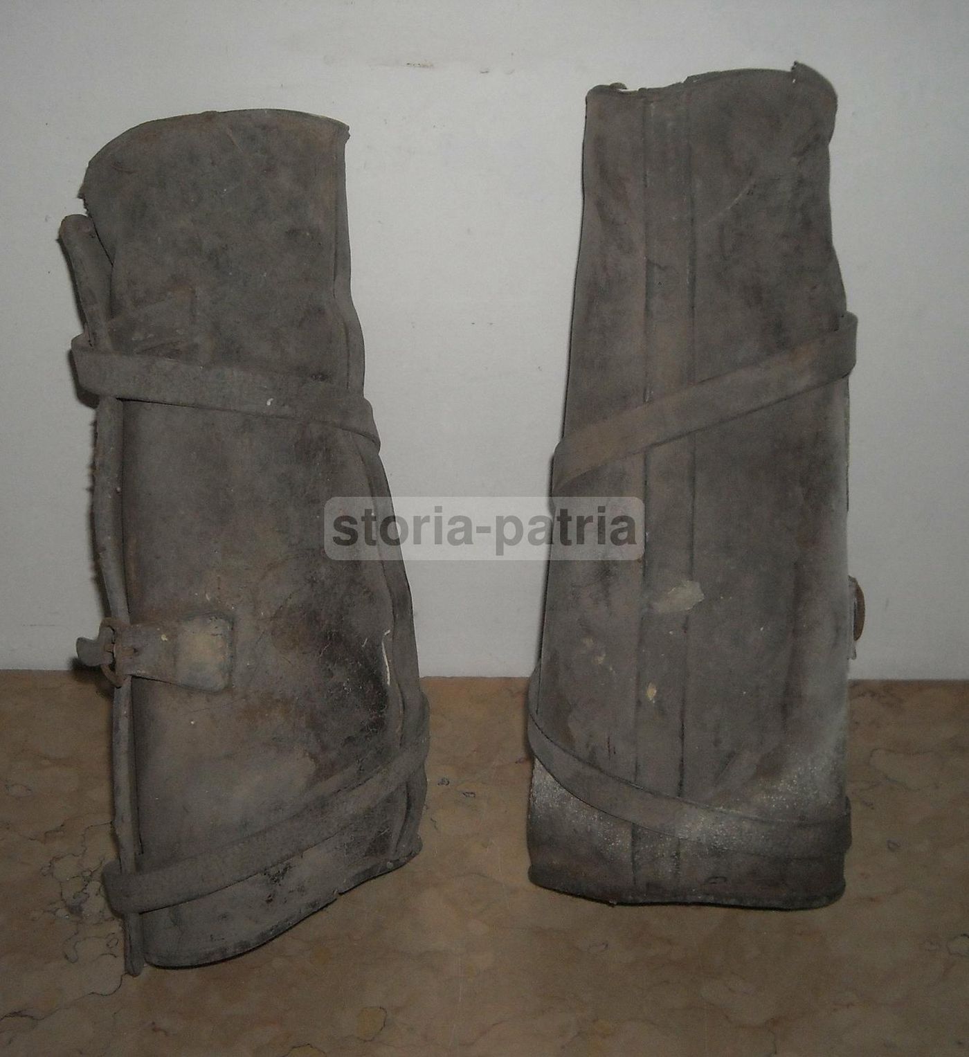 Antichi Gambali Militari In Cuoio, Fine XIX   Inizio XX Secolo
