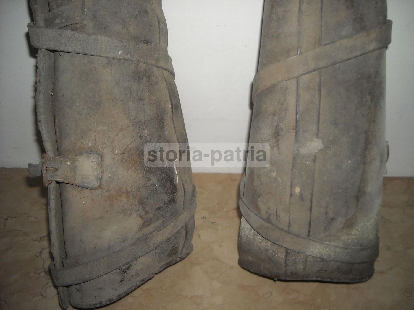 Antichi Gambali Militari In Cuoio, Fine XIX   Inizio XX Secolo