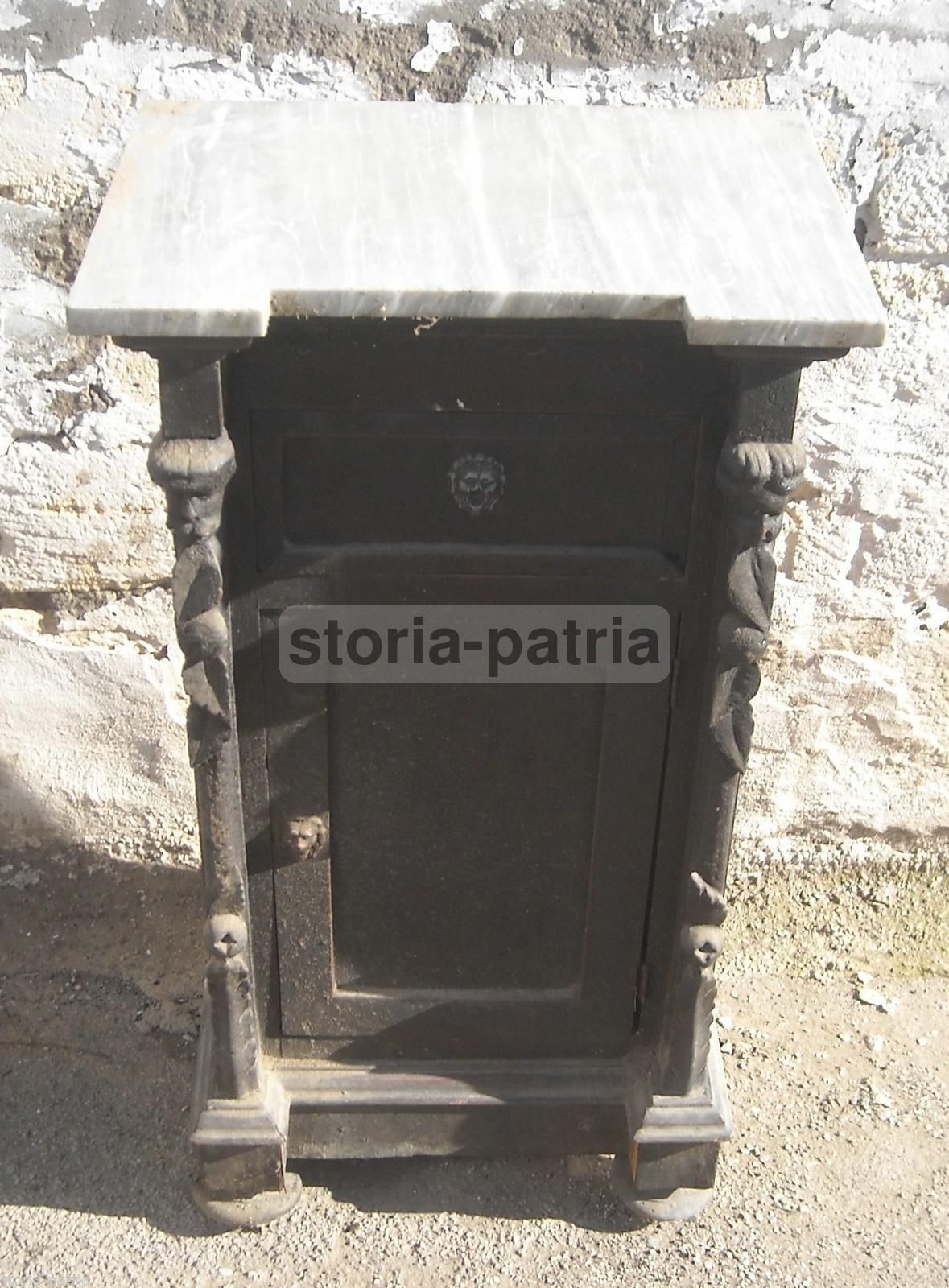 Antico Comodino Con Sculture Lignee E Cariatidi, XIX Secolo