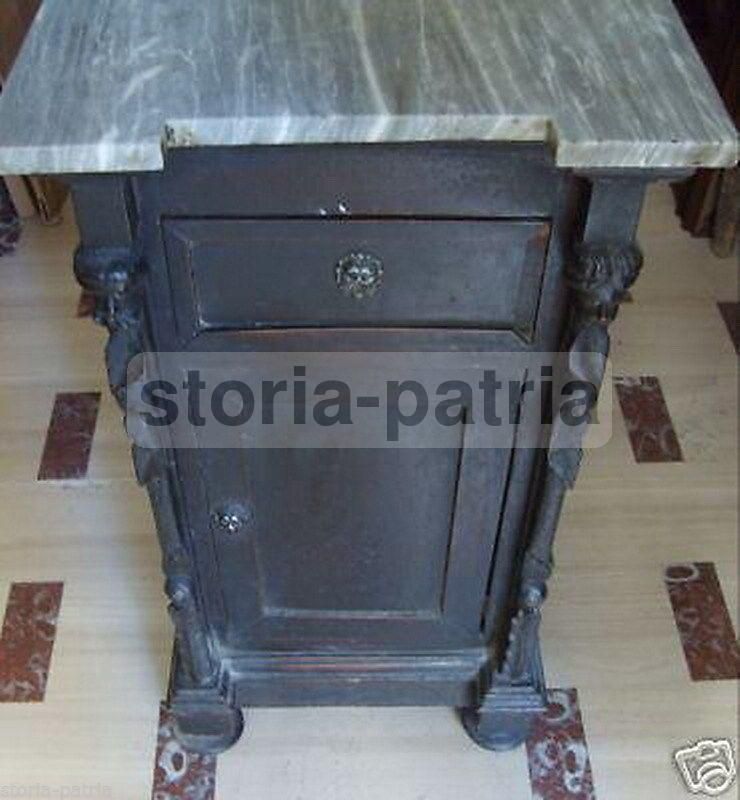 Antico Comodino Con Sculture Lignee E Cariatidi, XIX Secolo