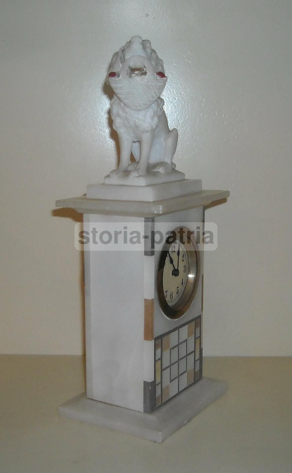 Antico Orologio Da Tavolo Con Cane In Alabastro, Fine XIX   Inizio XX Secolo