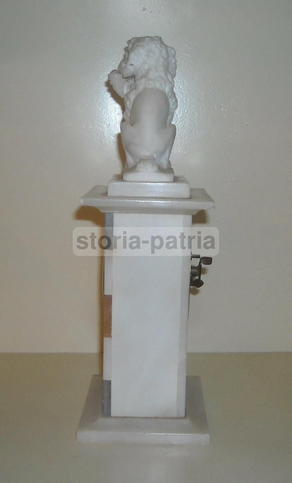 Antico Orologio Da Tavolo Con Cane In Alabastro, Fine XIX   Inizio XX Secolo