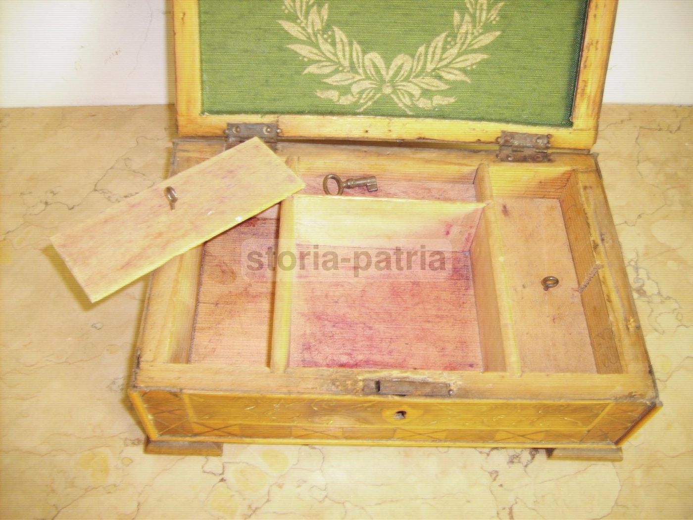 Antico Cofanetto In Legno Intarsiato 1873, Manifattura Napoletana