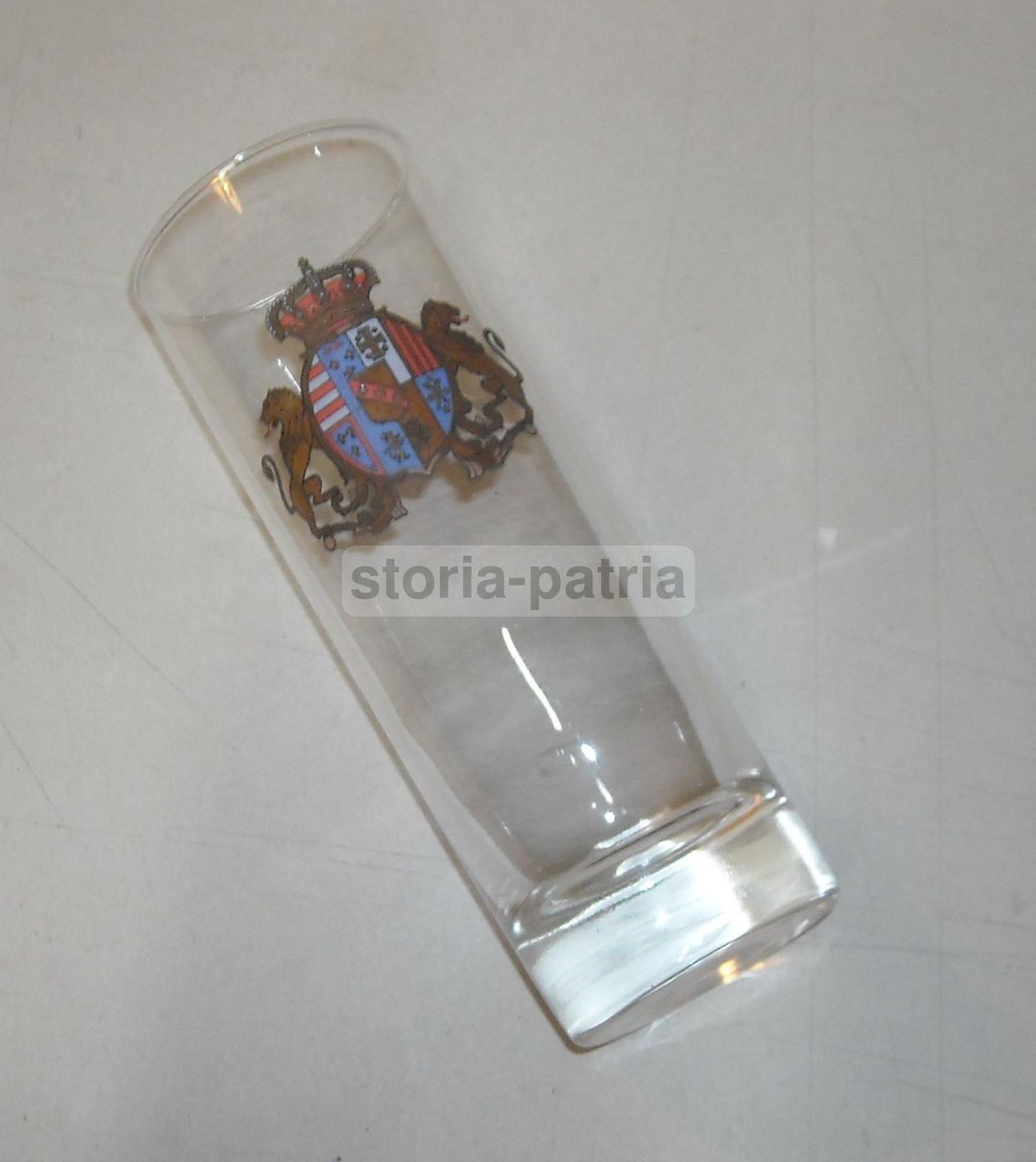 Bicchiere In Vetro Con Stemma Araldico Coronato E Leoni
