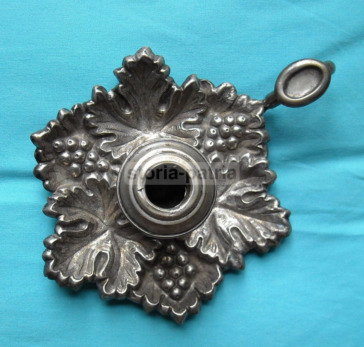 Otto Vaschette In Argento Sbalzato Con Stemma Araldico Napoletano, XIX Secolo