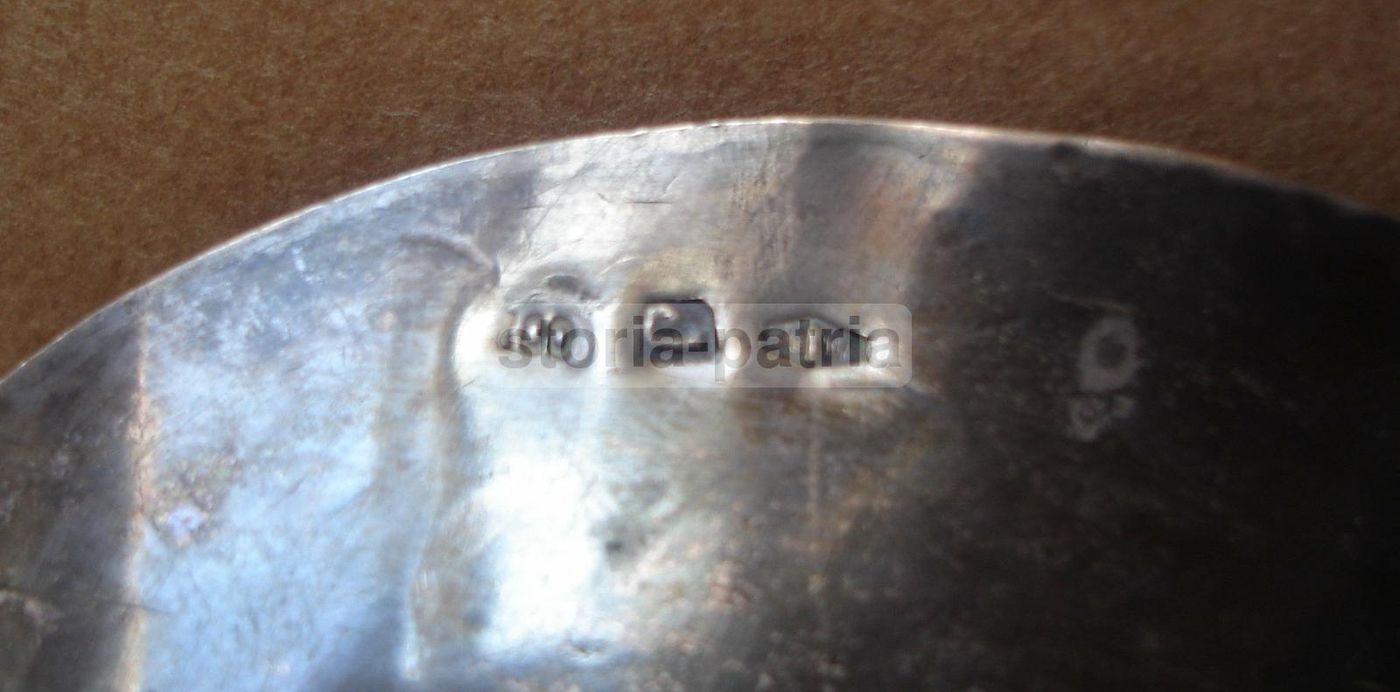 Otto Vaschette In Argento Sbalzato Con Stemma Araldico Napoletano, XIX Secolo