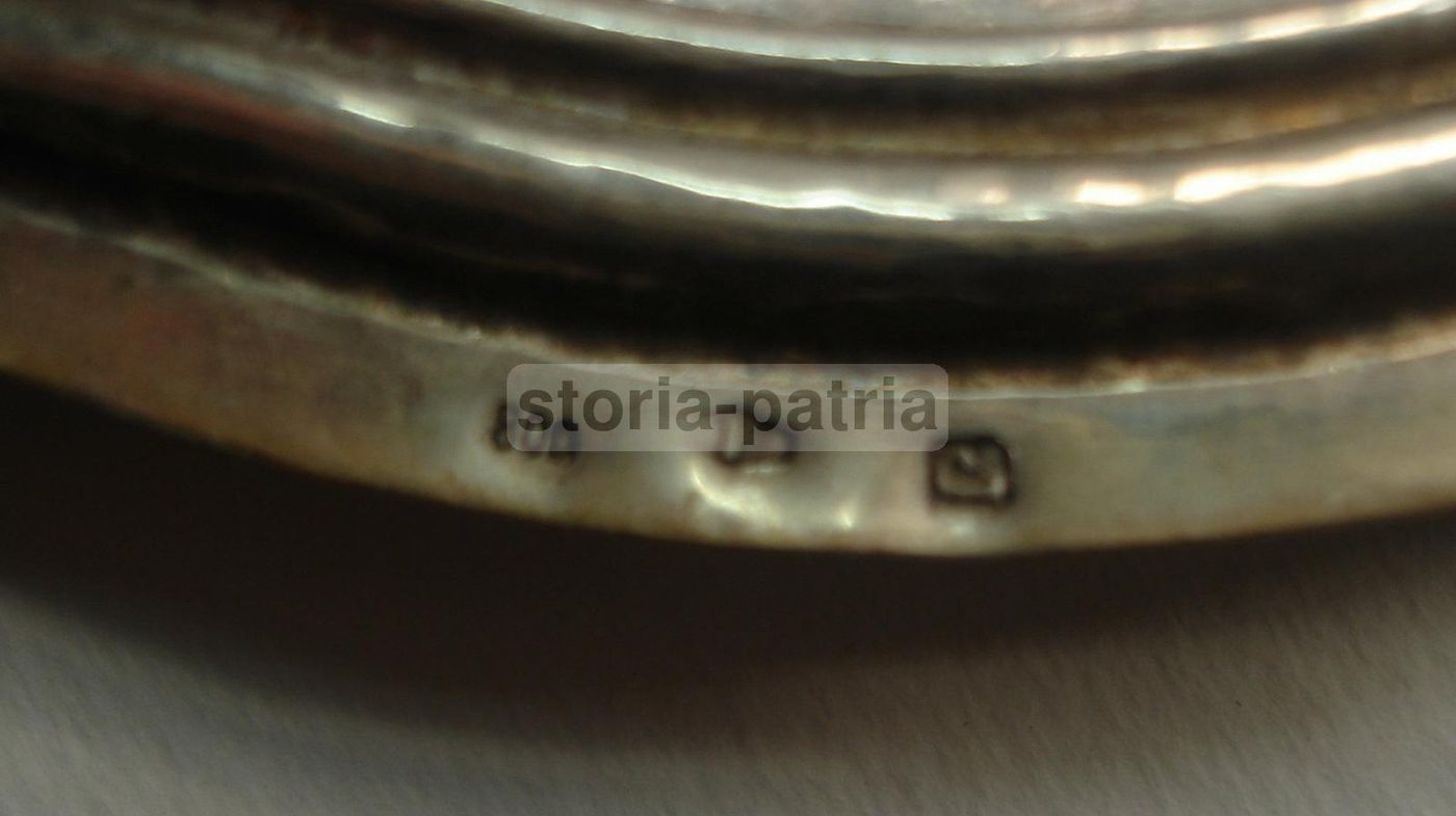 Otto Vaschette In Argento Sbalzato Con Stemma Araldico Napoletano, XIX Secolo