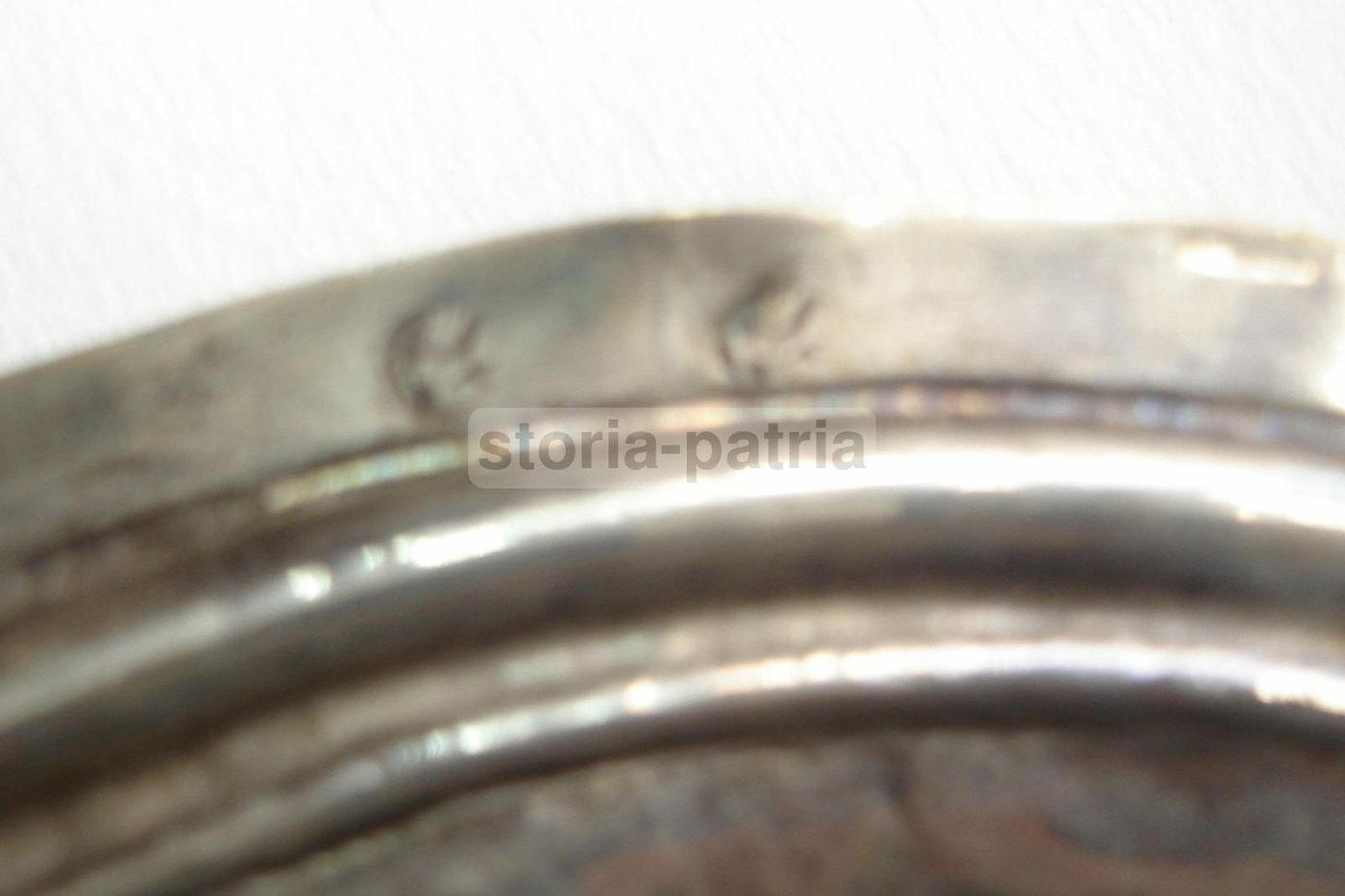 Otto Vaschette In Argento Sbalzato Con Stemma Araldico Napoletano, XIX Secolo