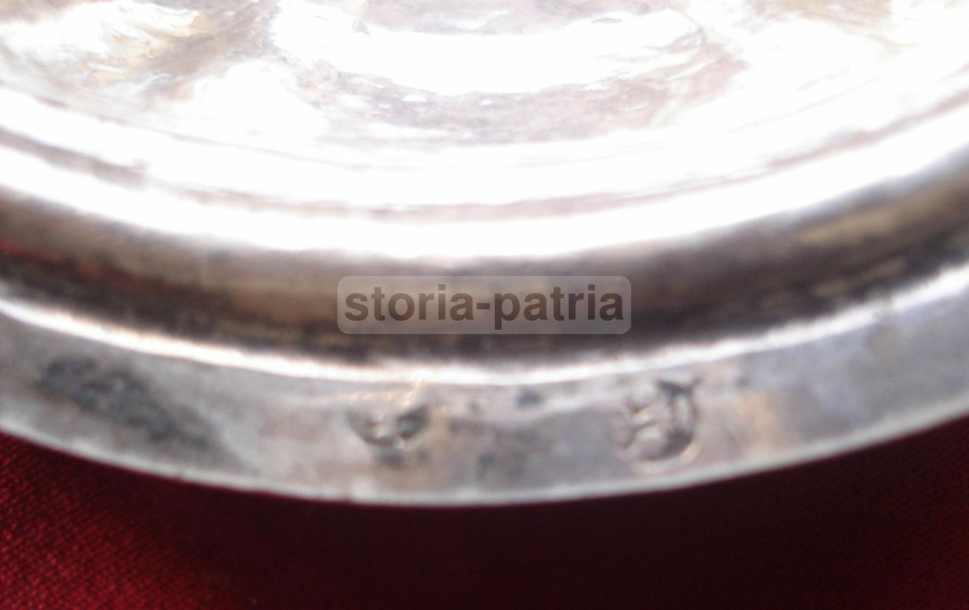 Otto Vaschette In Argento Sbalzato Con Stemma Araldico Napoletano, XIX Secolo