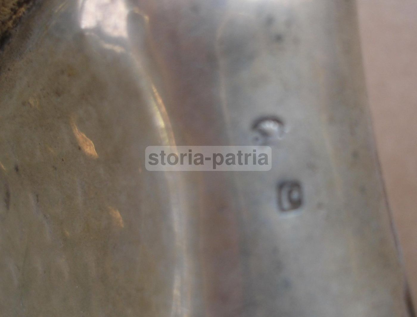 Otto Vaschette In Argento Sbalzato Con Stemma Araldico Napoletano, XIX Secolo