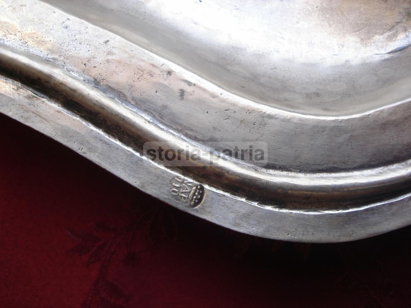 Piatto Vassoio In Argento Con Stemma Araldico (monogramma V Coronata)