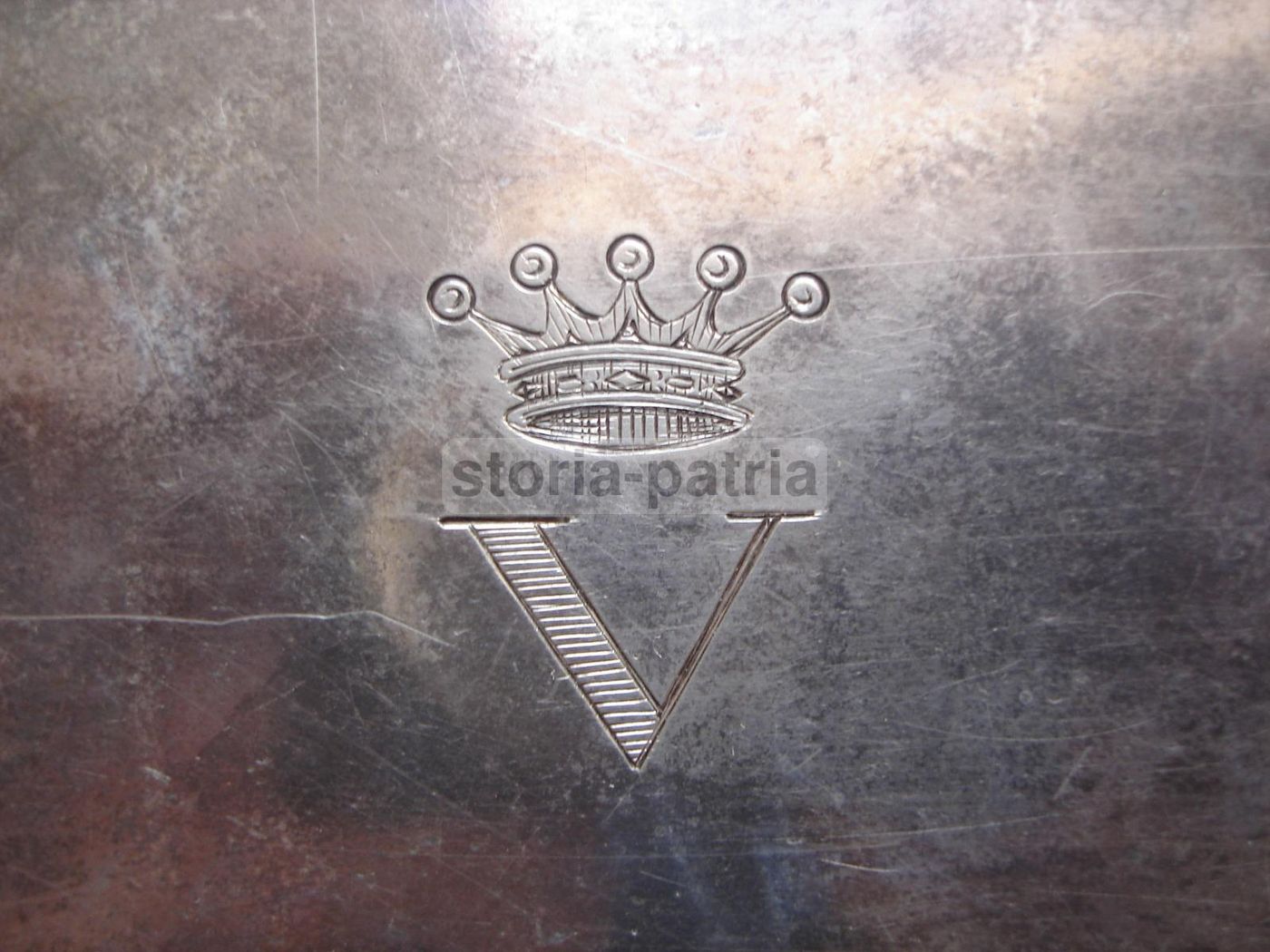 Piatto Vassoio In Argento Con Stemma Araldico (monogramma V Coronata)