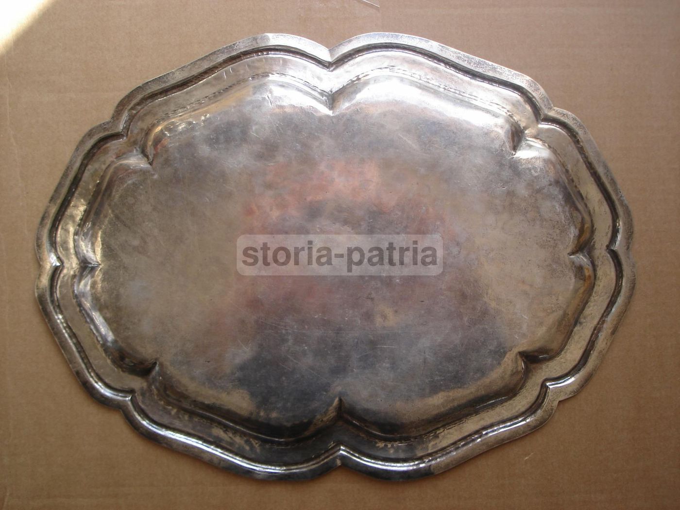 Piatto Vassoio In Argento Con Stemma Araldico (monogramma V Coronata)
