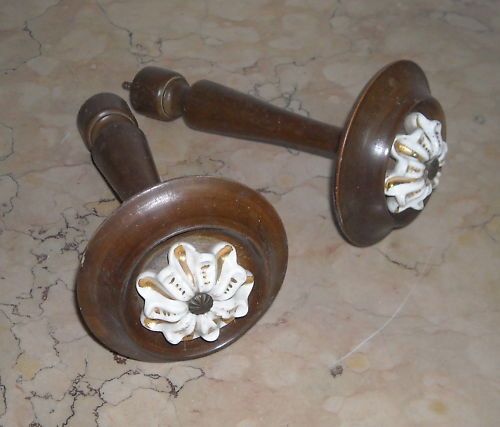 Coppia Sostegni Per Tende Antichi In Legno E Porcellana, Fine '800 E Inizio '900
