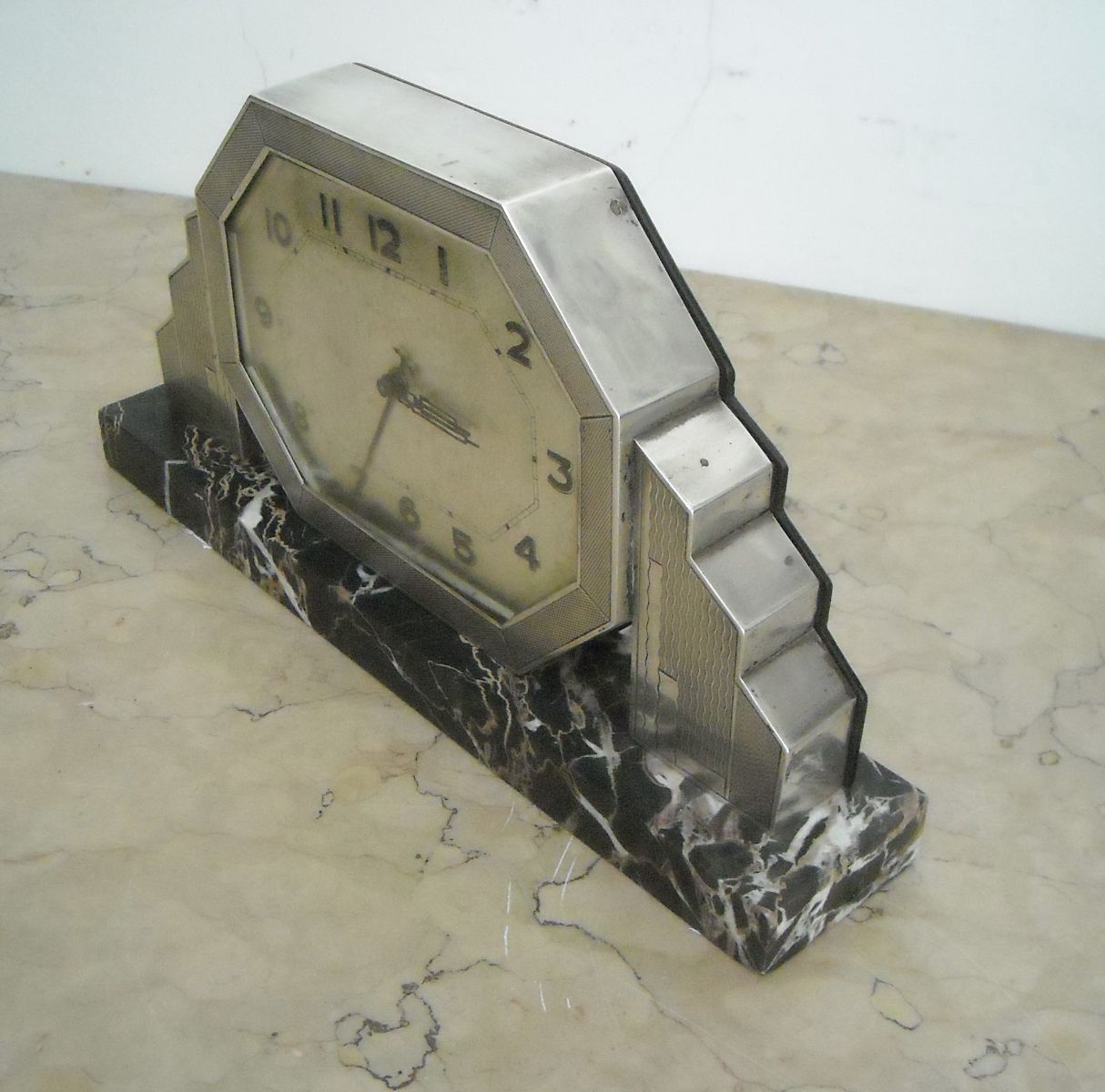 Orologio Da Tavolo Art Déco Anni '30 Argento E Marmo Nero