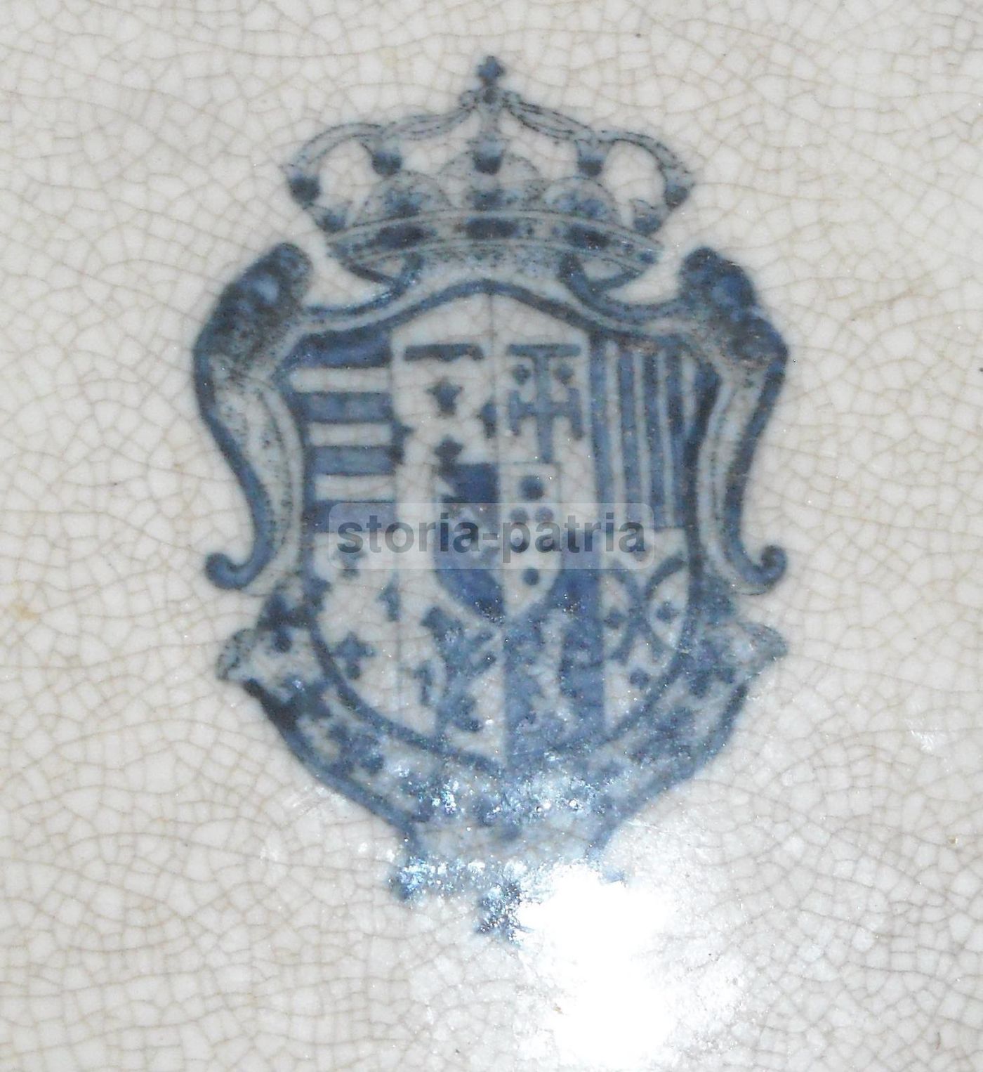 Piatto In Ceramica Con Stemma Araldico Gentilizio