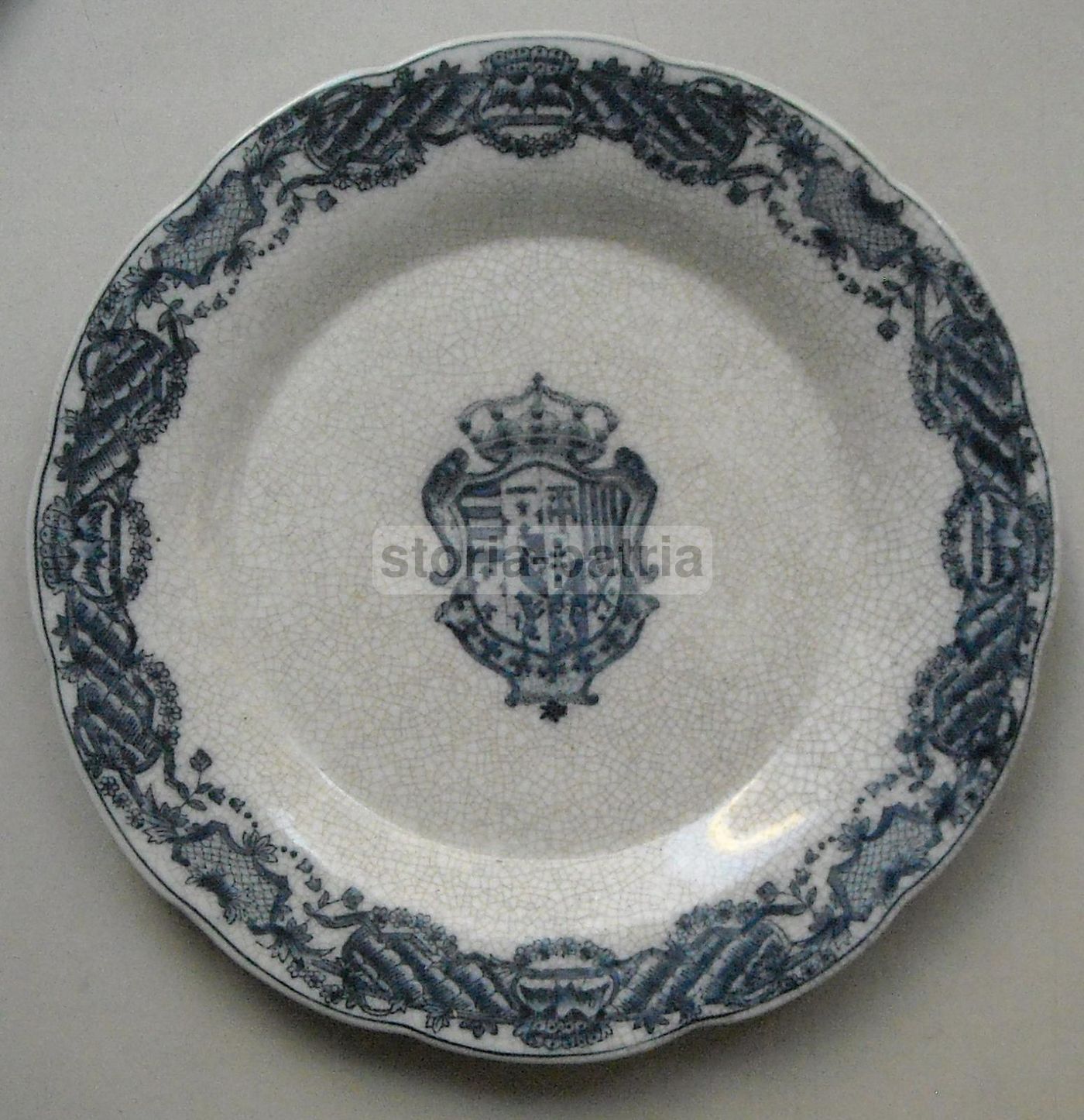 Piatto In Ceramica Con Stemma Araldico Gentilizio