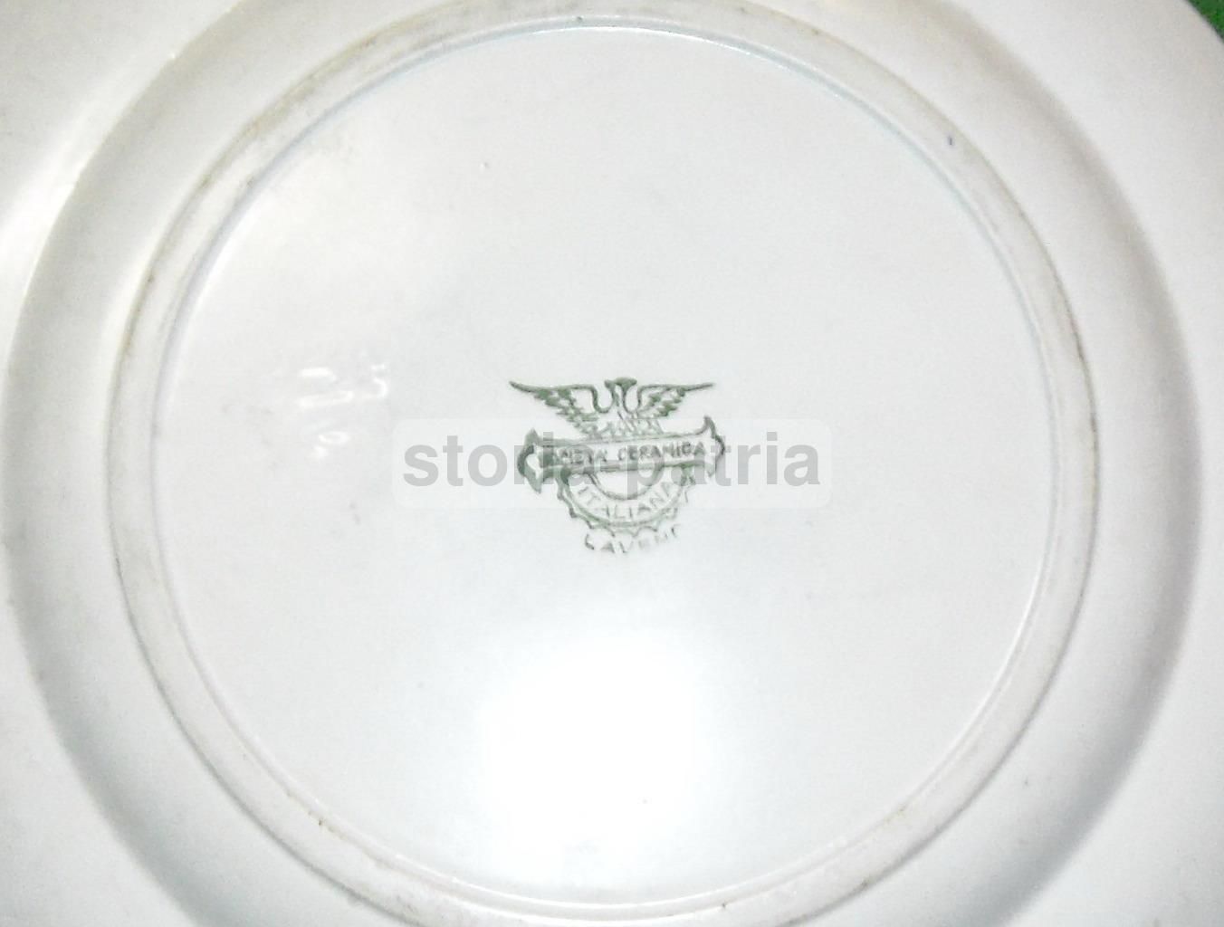 Piatto In Ceramica SCI Laveno Con Stemma Araldico Veritas Vincit