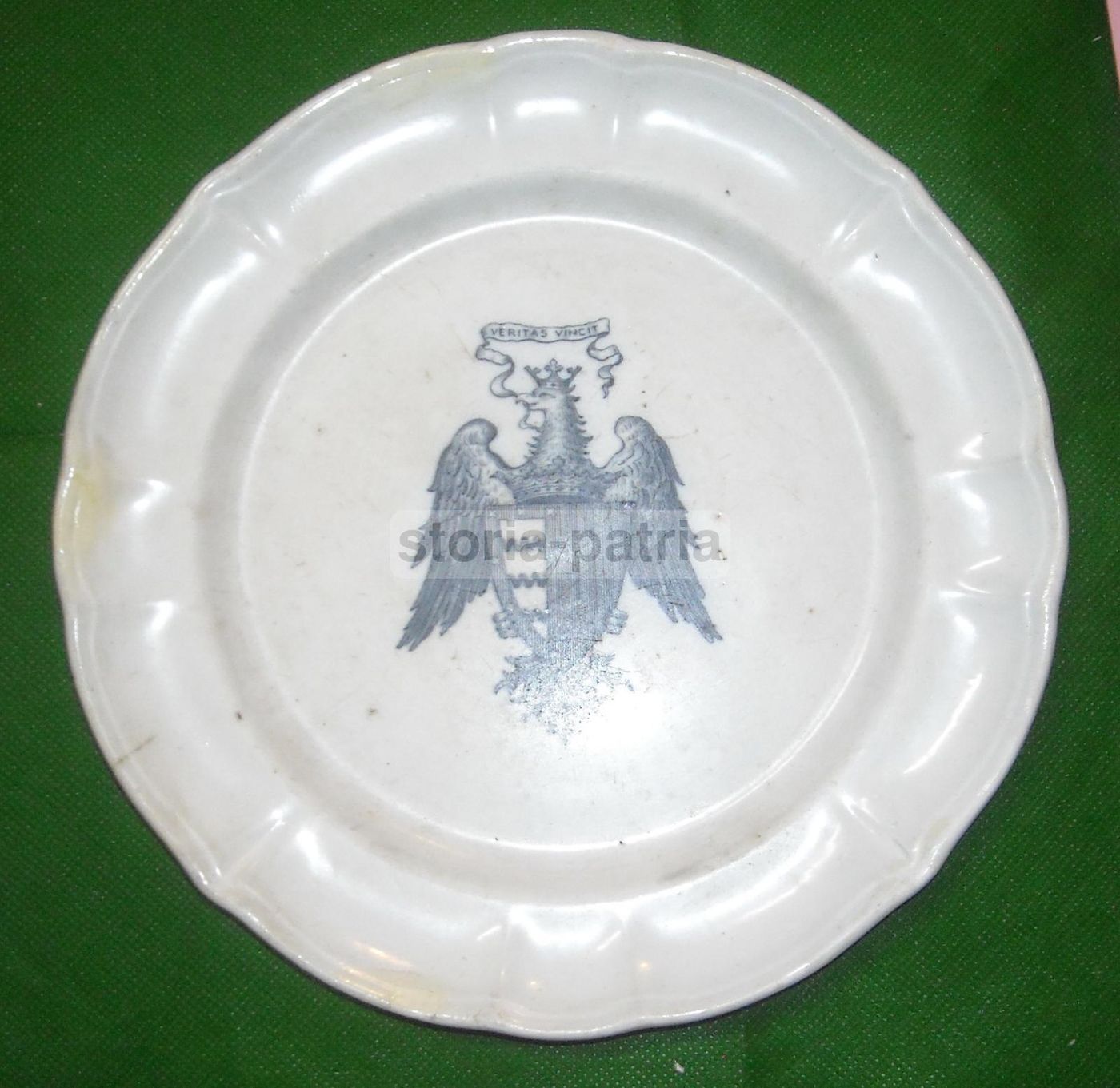 Piatto In Ceramica SCI Laveno Con Stemma Araldico Veritas Vincit
