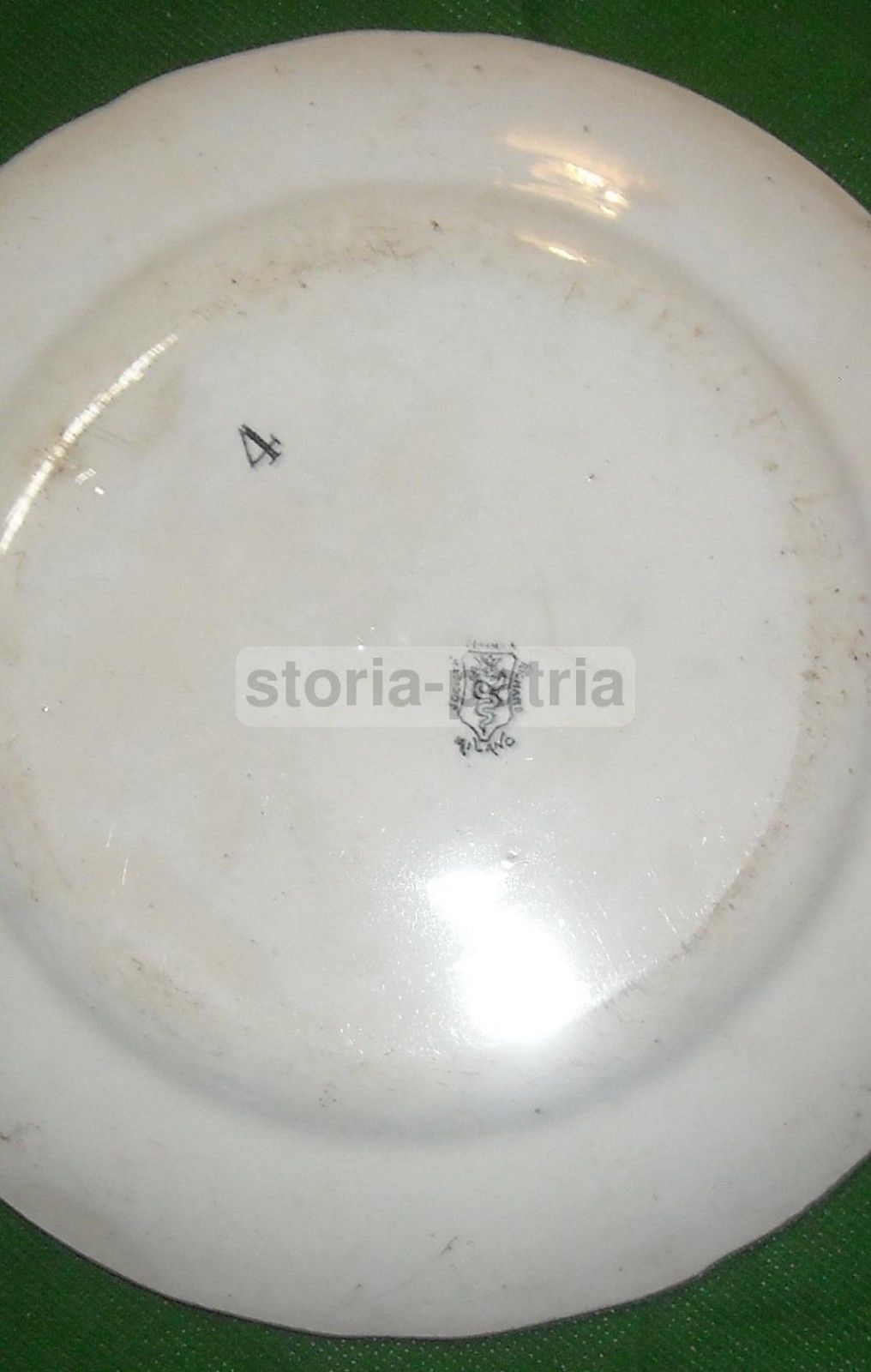 Piatto In Ceramica Richard Milano Con Stemma Gentilizio Araldico, XIX Secolo
