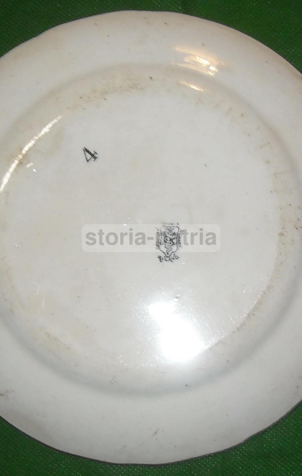 Piatto In Ceramica Richard Milano Con Stemma Gentilizio Araldico, XIX Secolo