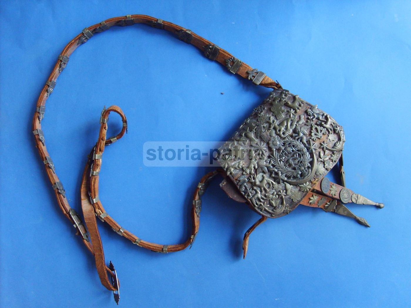 Borsa Peruviana In Cuoio Con Monete E Decorazioni Metalliche 1850