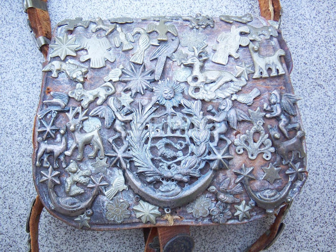 Borsa Peruviana In Cuoio Con Monete E Decorazioni Metalliche 1850